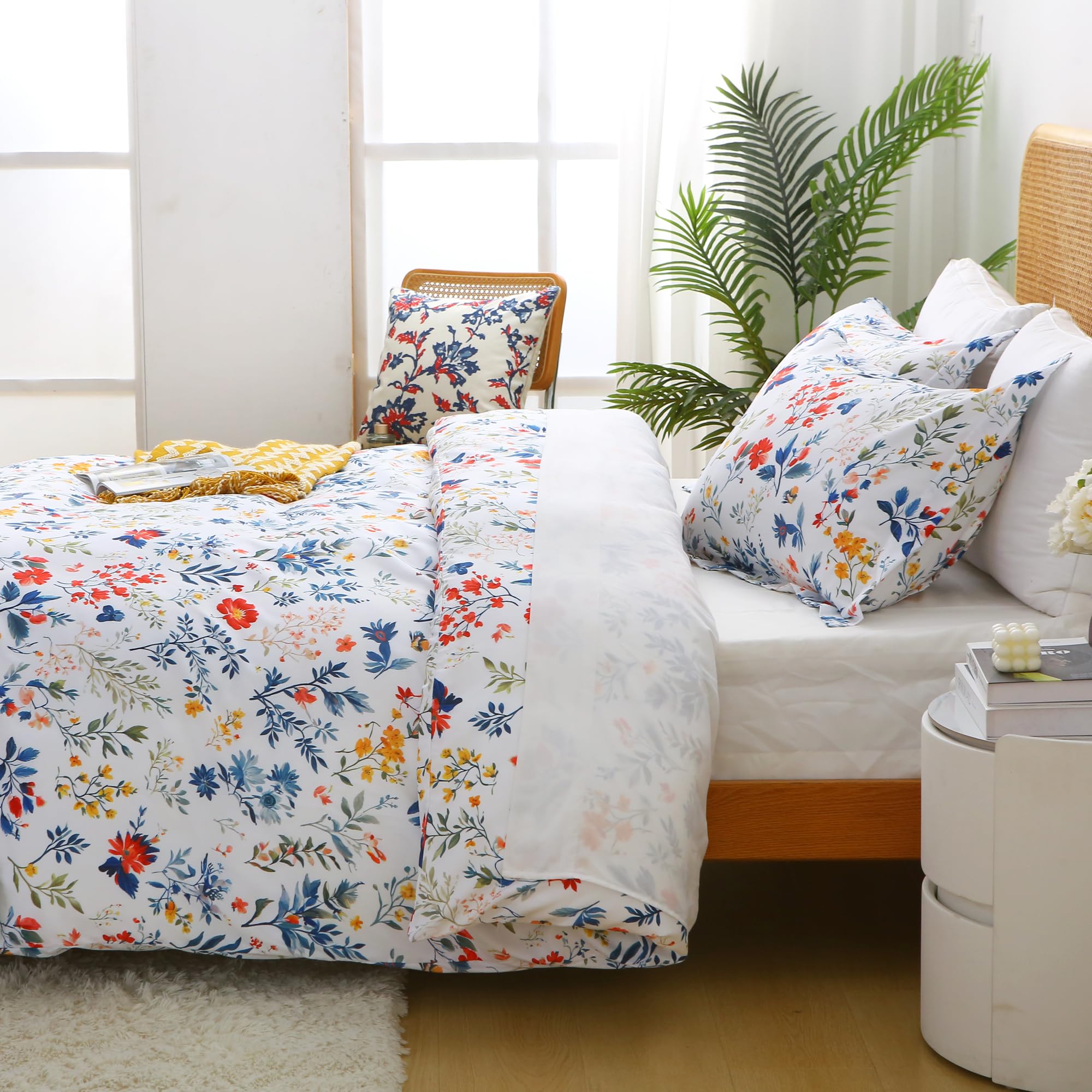 Mooreeke Floral Queen Size Comforter Sets, Lightweight Purple Lavender Botanical Printed Bedding for All Seasons, 3-Piece Vintage Bed in a Bag with Fluffy Quilted Reversible Comforter & 2 Pillow Shams