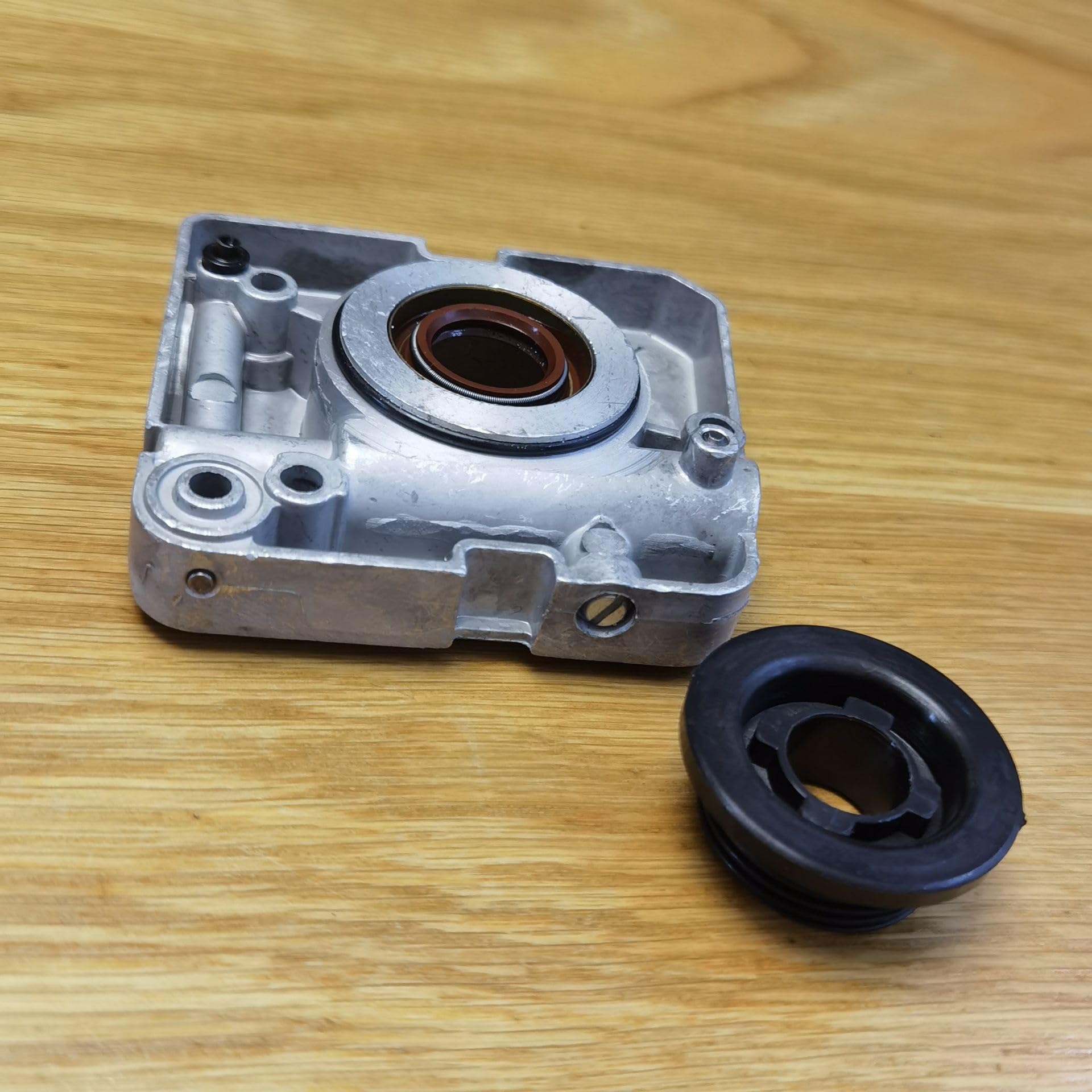 るみ Amazon.com: PHKO Oil Pump for Husqvarna 181 281 288 288XP Replace