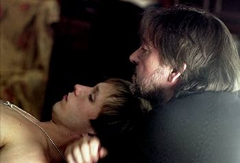 Musiqa bilan gozal jinsiy aloqa onlayn tomosha qiling Biri siksa, ikkinchisi yon tomondan kuzatib turadi.