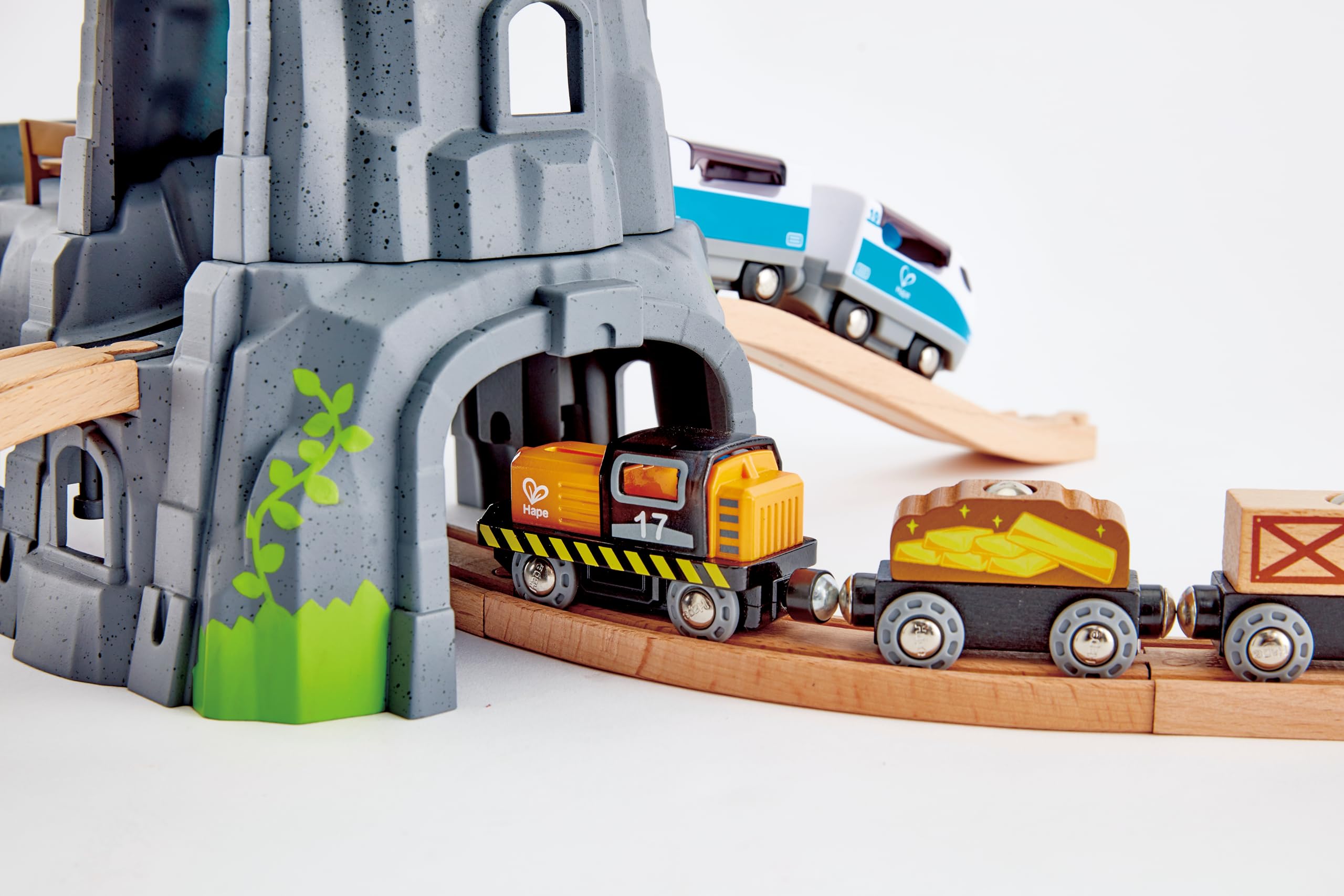 Hape Eisenbahn Set XXL, Zug Starter Set mit großem Schienen Ausbau, Zubehör & Lok Erweiterung, Holzeisenbahn Komplettset ab 3 Jahren