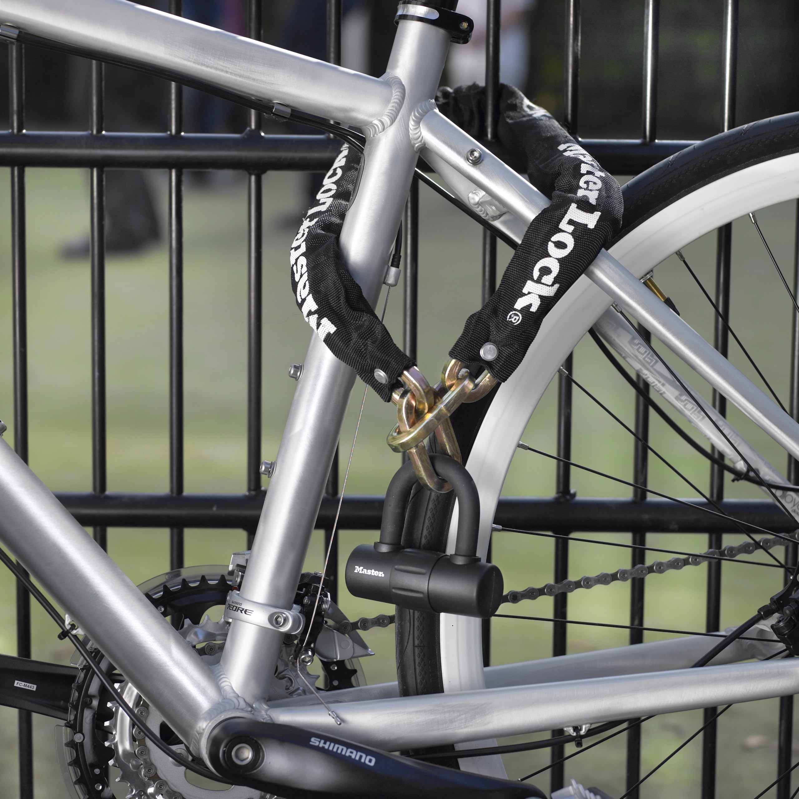 Master Lock Czarny zewnętrzny łańcuch ogniwowy ze stali hartowanej z mini blokadą U do zabezpieczania rowerów, motocykli i skuterów elektrycznych, długość łańcucha wynosi 9 cm x 3/8 cala, mini zamek U
