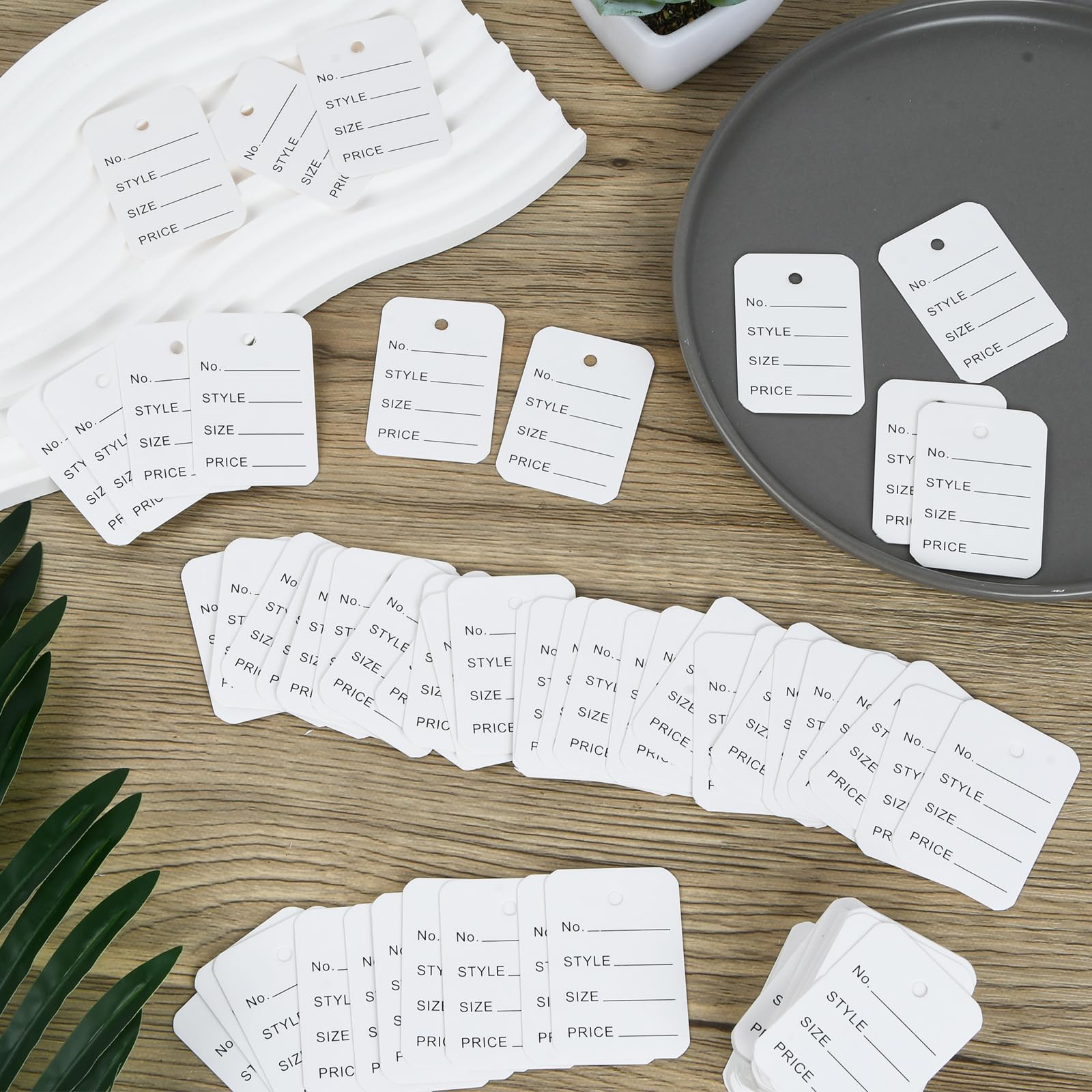 Lot de 1000 mini étiquettes de prix en papier kraft/blanc, étiquettes de marquage/vide, étiquettes de vêtements de 3,5 x 5 cm, étiquettes cadeaux perforées pour vêtements, chaussures, chapeaux, bijoux