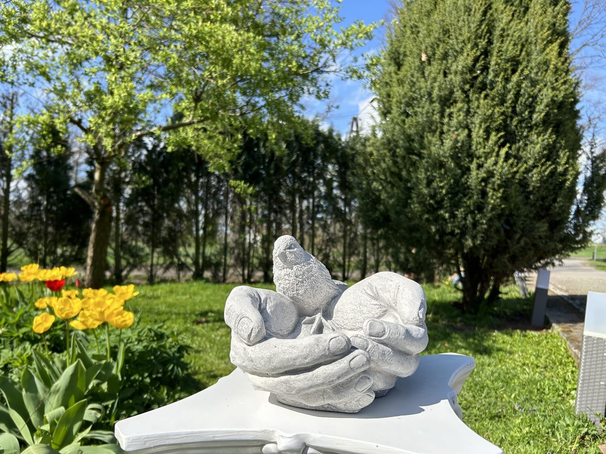 FABRIQ Handförmige Vogeltränke 17 cm – 6 kg Massive Zement Figur – Wetterfest – Gartenvogelbad