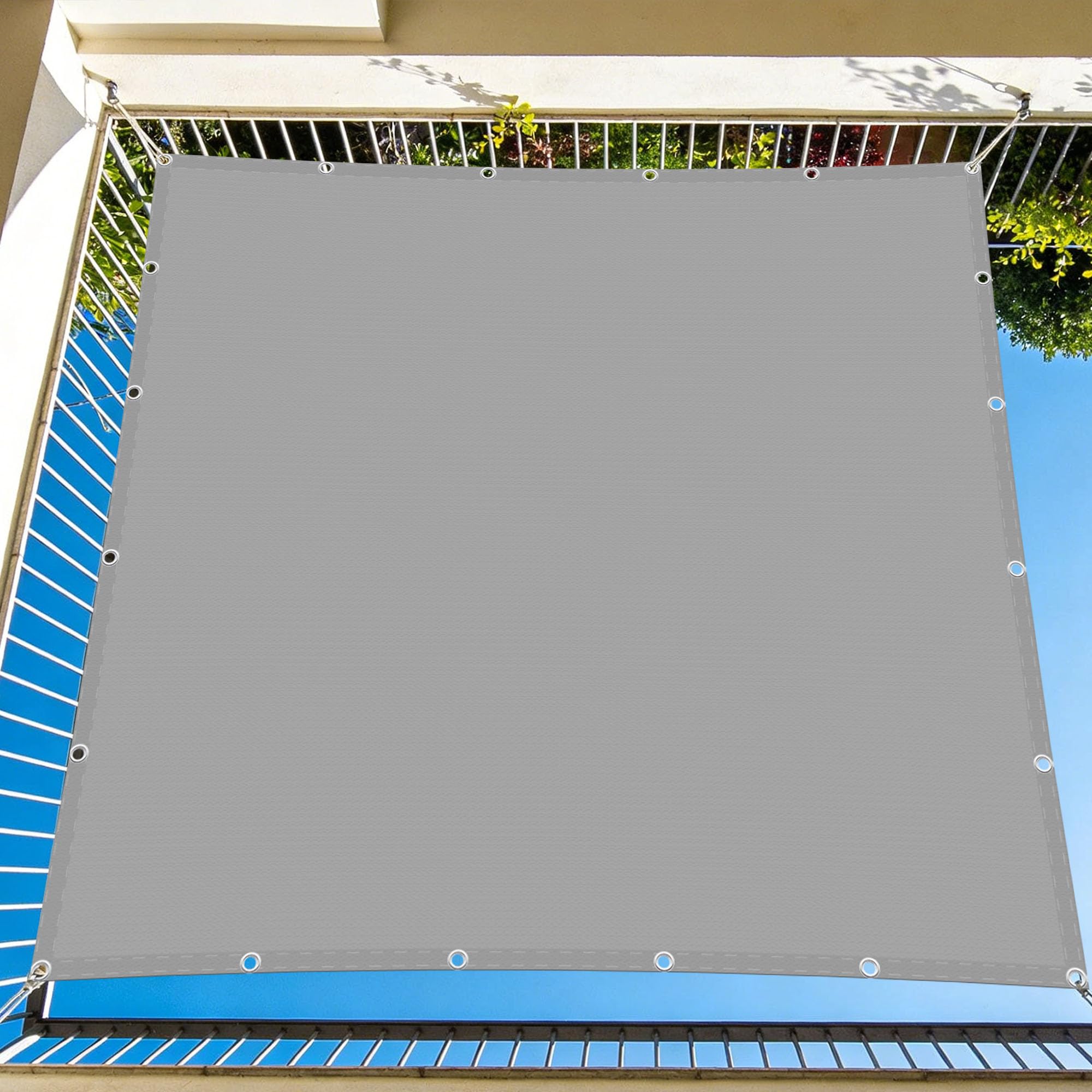 Voile d'ombrage gris pour bloquer la chaleur sur le balcon et le jardin