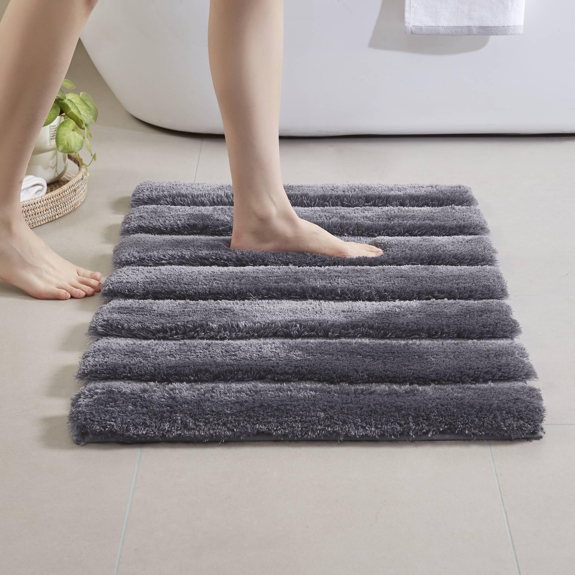 Tapis de bain gris 17x24 en polyester absorbant Madison Park