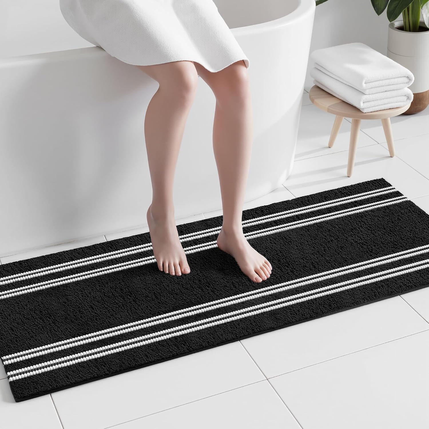 Bathroom Runner Rugs Non Slip Washable 24x47, Ultra Soft Super Absorbent Bath Rugs for Bathroom Floor, Shaggy Chenille Bath Rug, Microfiber Plush Quick Dry Bath Mat for Bathtub, Hallway, Navy