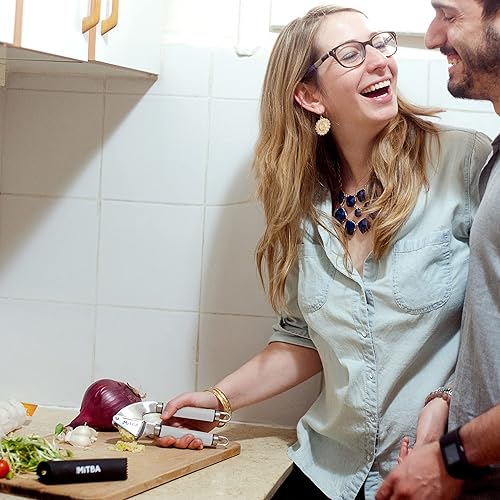 Miniatura 9 de MiTBA - Juego de prensa de ajo, picadora profesional de acero inoxidable, fácil de usar con asas antideslizantes, fácil de limpiar y altamente