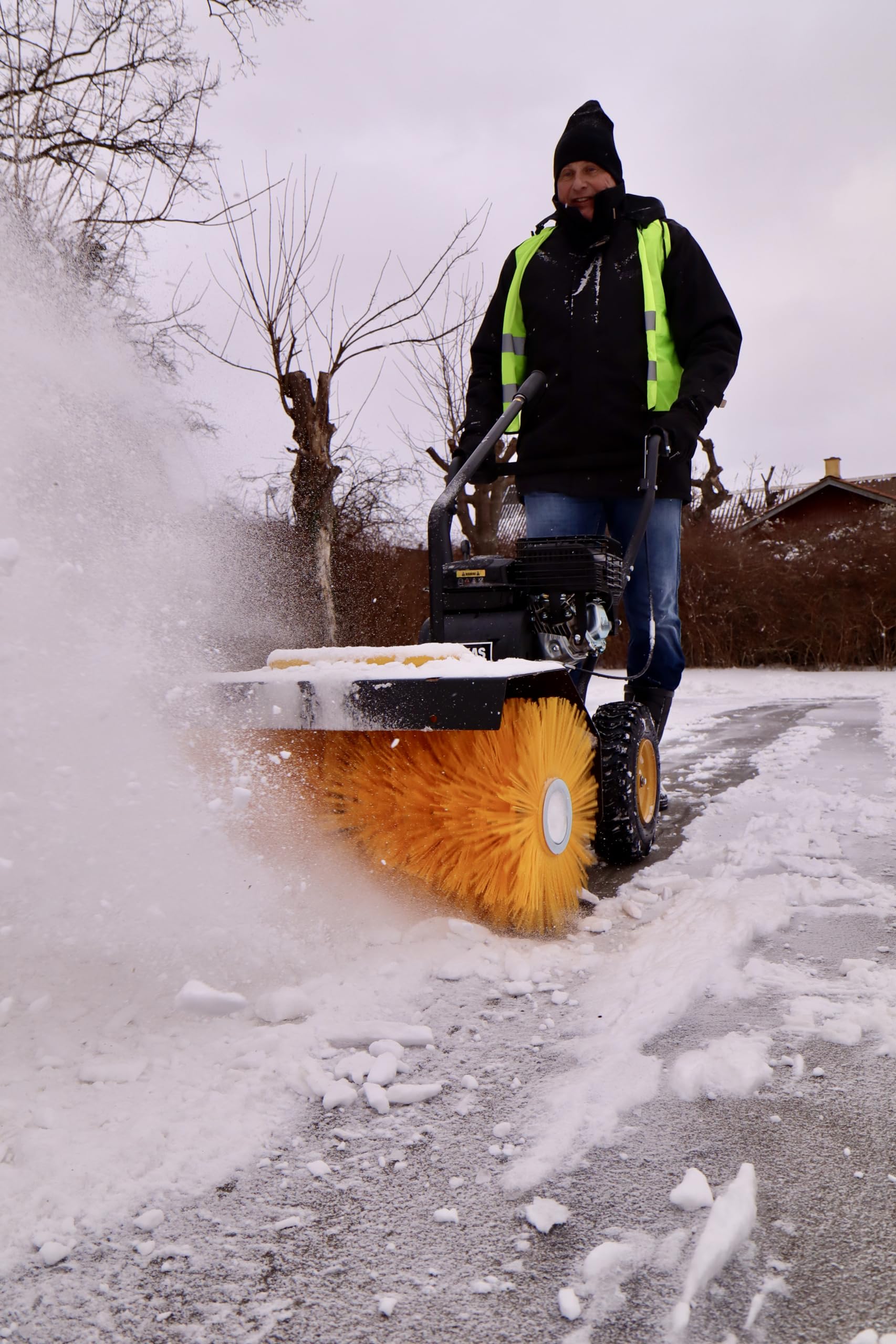 Texas Handy Sweep 650TG 212ccm Kehrmaschine Benzin Schneefräse Schneeräumer Motorbesen mit Antrieb Radantrieb | 60cm | 5,7PS | 4Takt | 3xVor.1xRück.