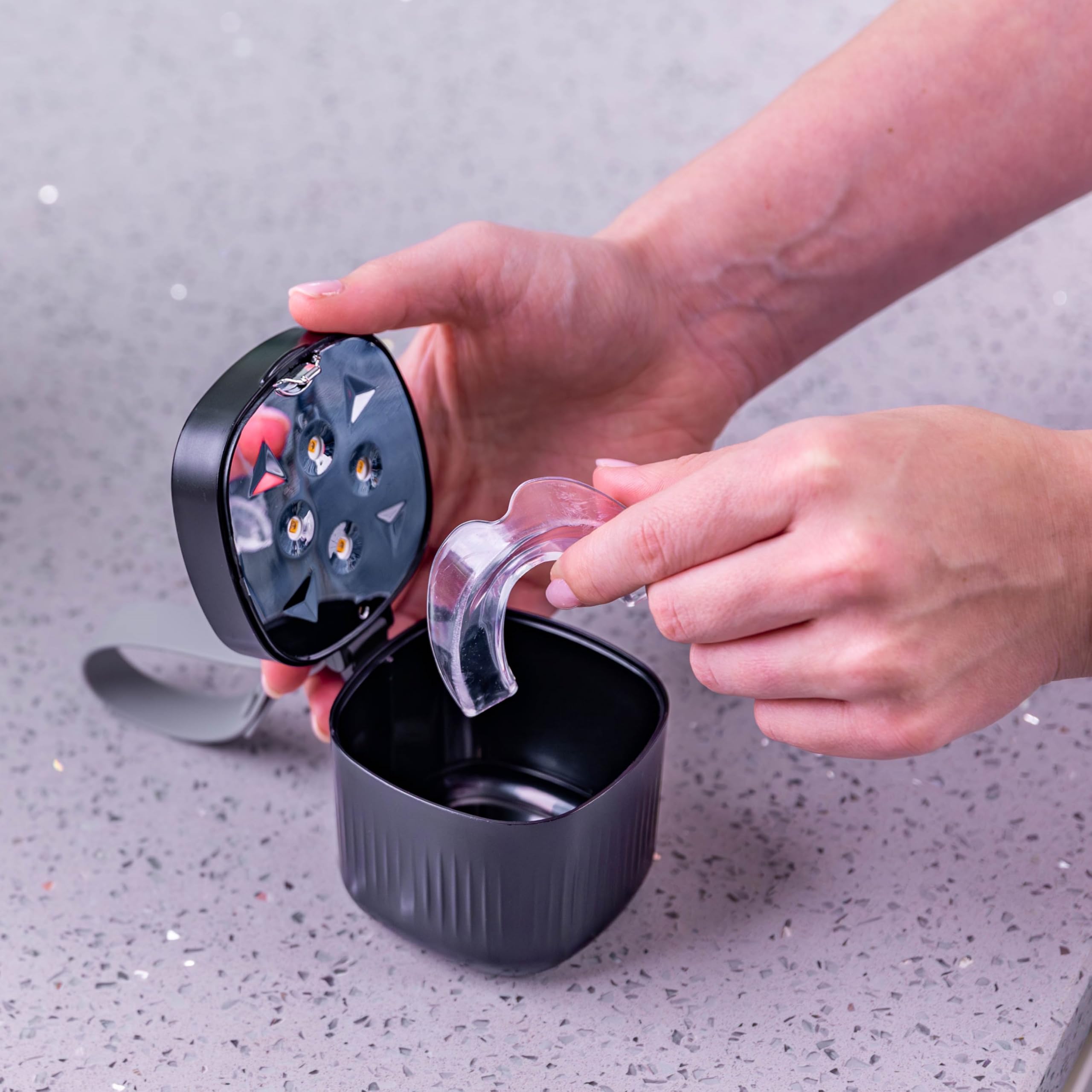 Vital Baby Nurture Mini sterilizzatore UV uccide il 99,99% dei germi in 49 secondi per succhietti, massaggiagengive, accessori portatili, ricaricabili, senza sostanze chimiche, onice nero