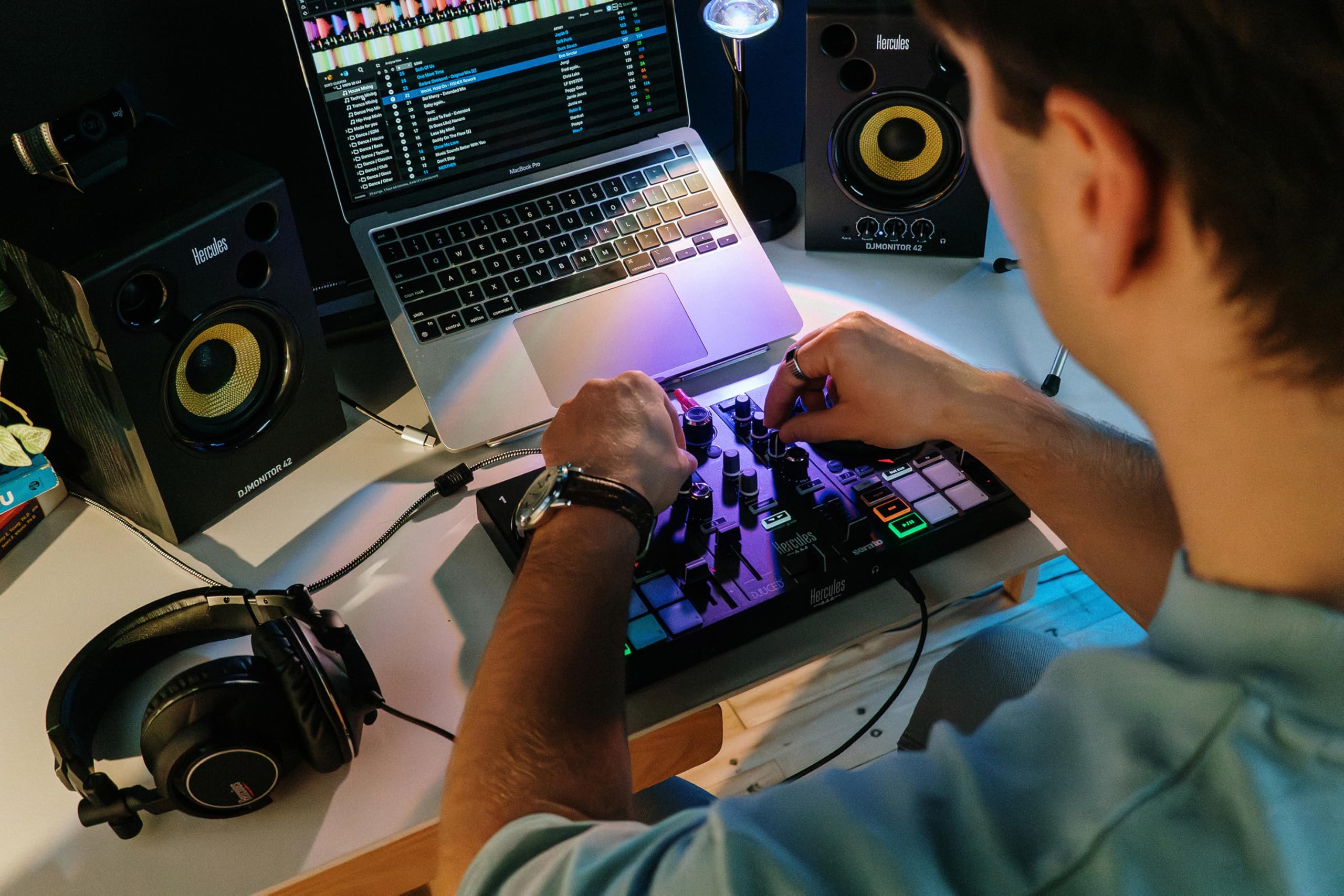 Hercules DJControl Inpulse 200 MK3 avec Casque de Monitoring Hercules HDP DJ45 - Pack DJ Débutant - Logiciels Serato DJ Lite & DJUCED Inclus - Système DJ USB 2 Canaux