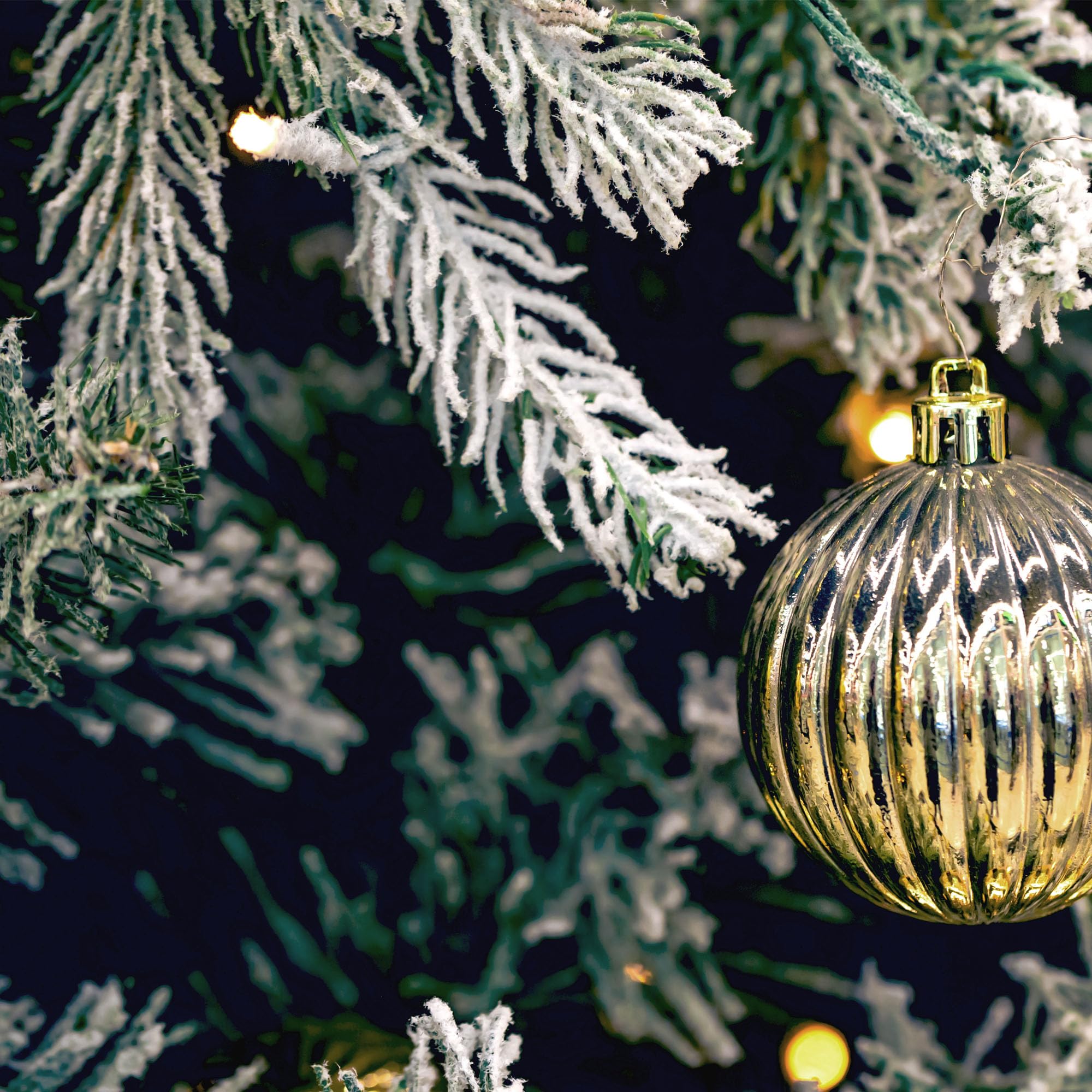 TIENDA EURASIA – Arbol de Navidad Nevado | Color Verde y Blanco | Hierro y PVC | Arbol de Navidad | Soporte de Pie Metálico | Medidas 150, 180 y 210 cm (150 cm - 230 Ramas)