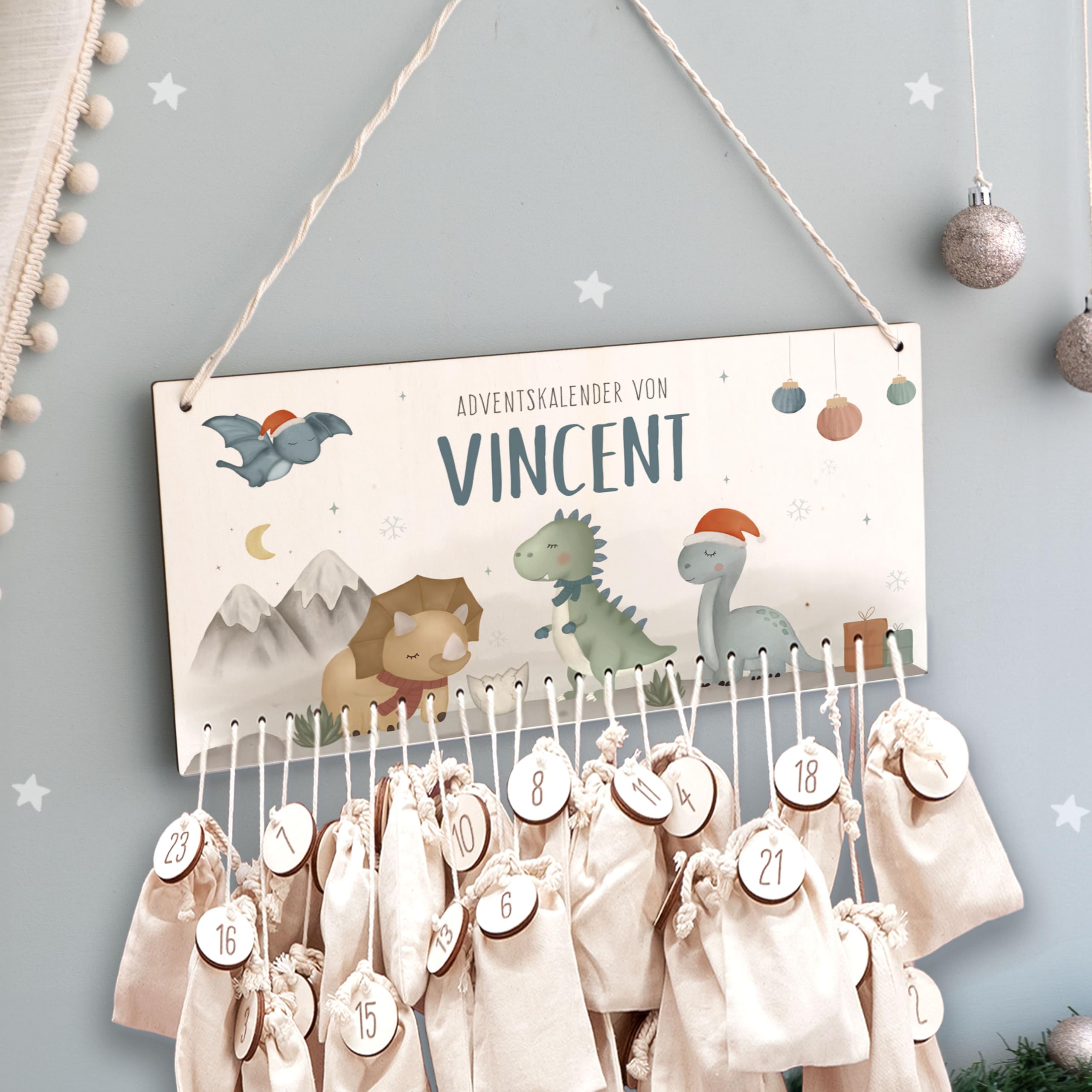 Adventskalender Personalisiert für Kinder | Advent Kalender zum befüllen aus Holz | Wandmontage Weihnachtskalender DIY mit Namen | hellomini (Dinowelt)