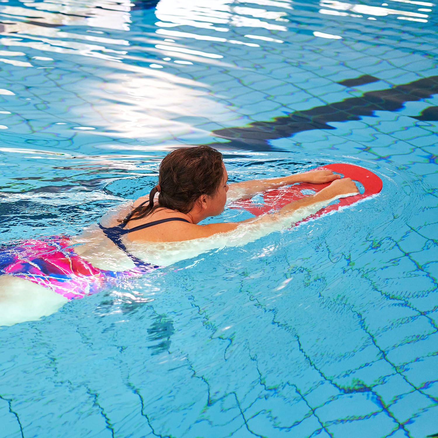 Sport-Thieme Schwimmbrett Multi | Schwimmhilfe, Kick-Board für Erwachsene u. Kinder | Ergonomischen Grifflöchern | Aus weichem Schaumstoff