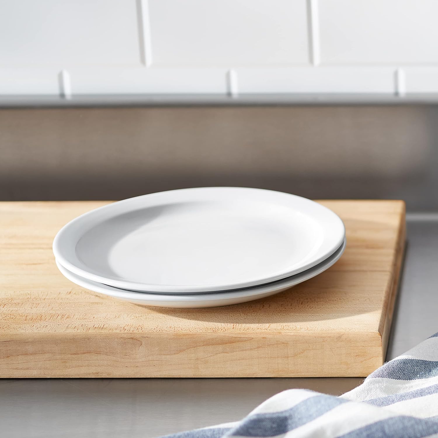 Amazon Basics 12-Piece Porcelain, 9 Inch Narrow Rim Dinner Plate Set, Microwave and Oven Safe, Heavy-Duty, White - Image 5