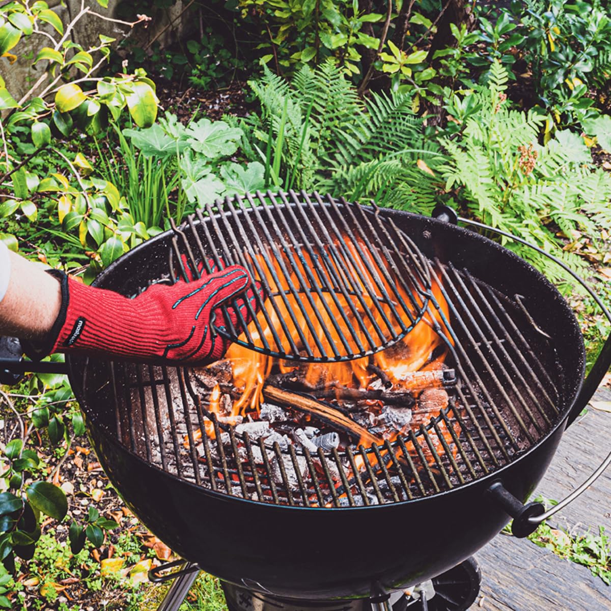 MASTRAD F80810 - Guante para barbacoa (protección contra el calor hasta 500 ºC, aislamiento perfecto, antideslizante, talla única), color rojo