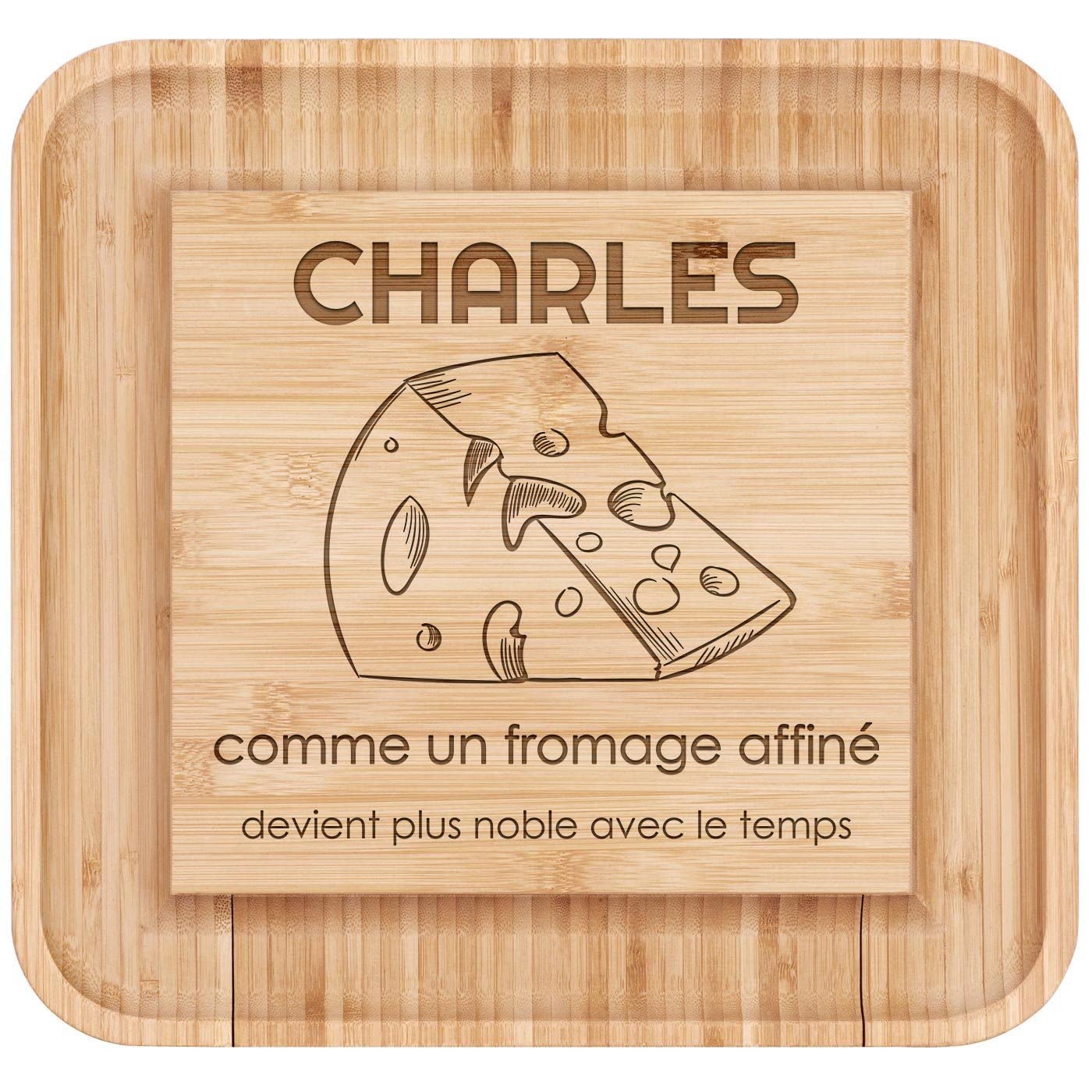 MAVERTON Planche à Fromage avec Gravure pour Lui - Set de 4 Accessoires à Fromage - Plateau en Bois - 34x34cm - Cadeau d’Anniversaire - pour Homme - Fromage