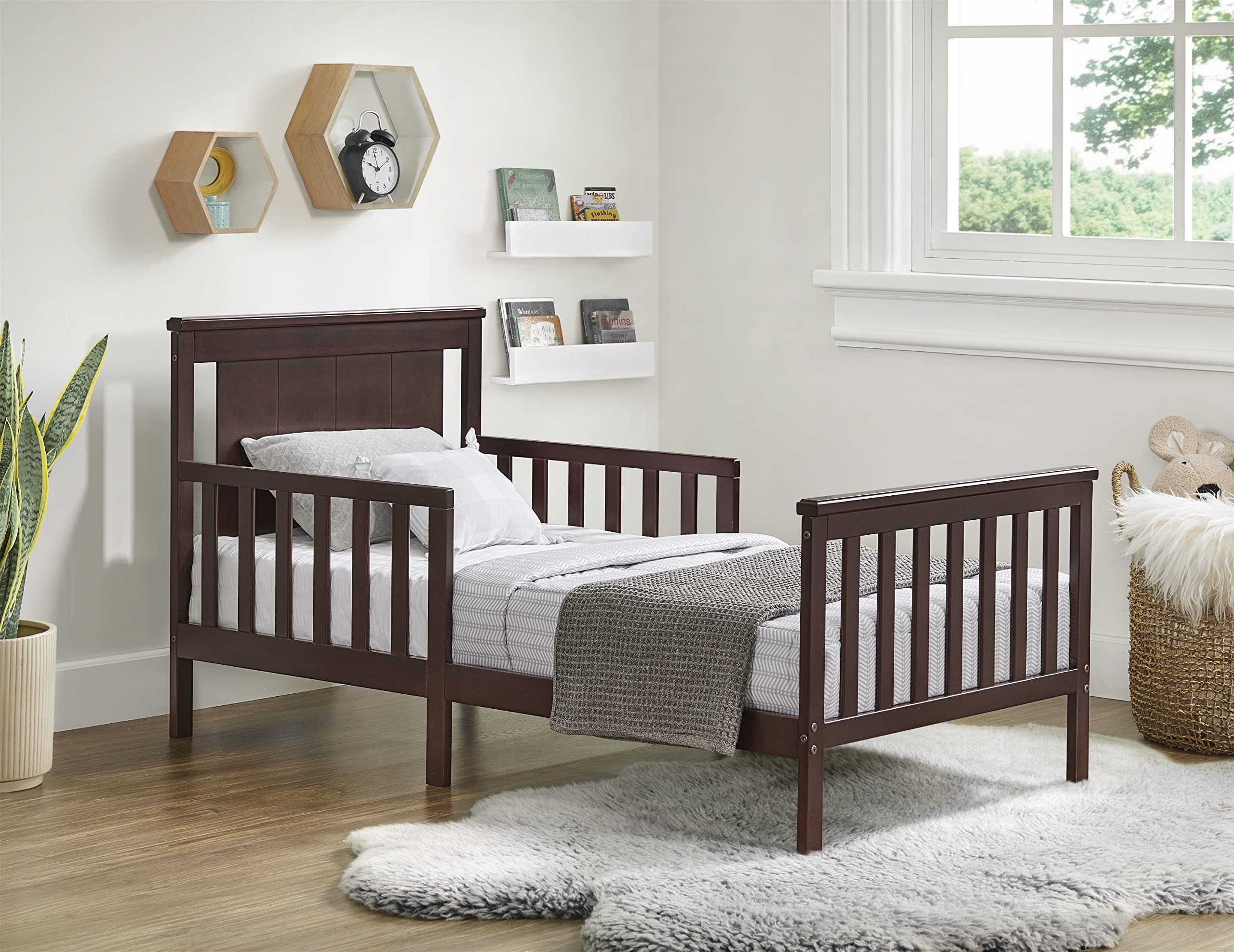 Amazon.com: Oxford Baby Lazio Wood Frame Toddler Bed with