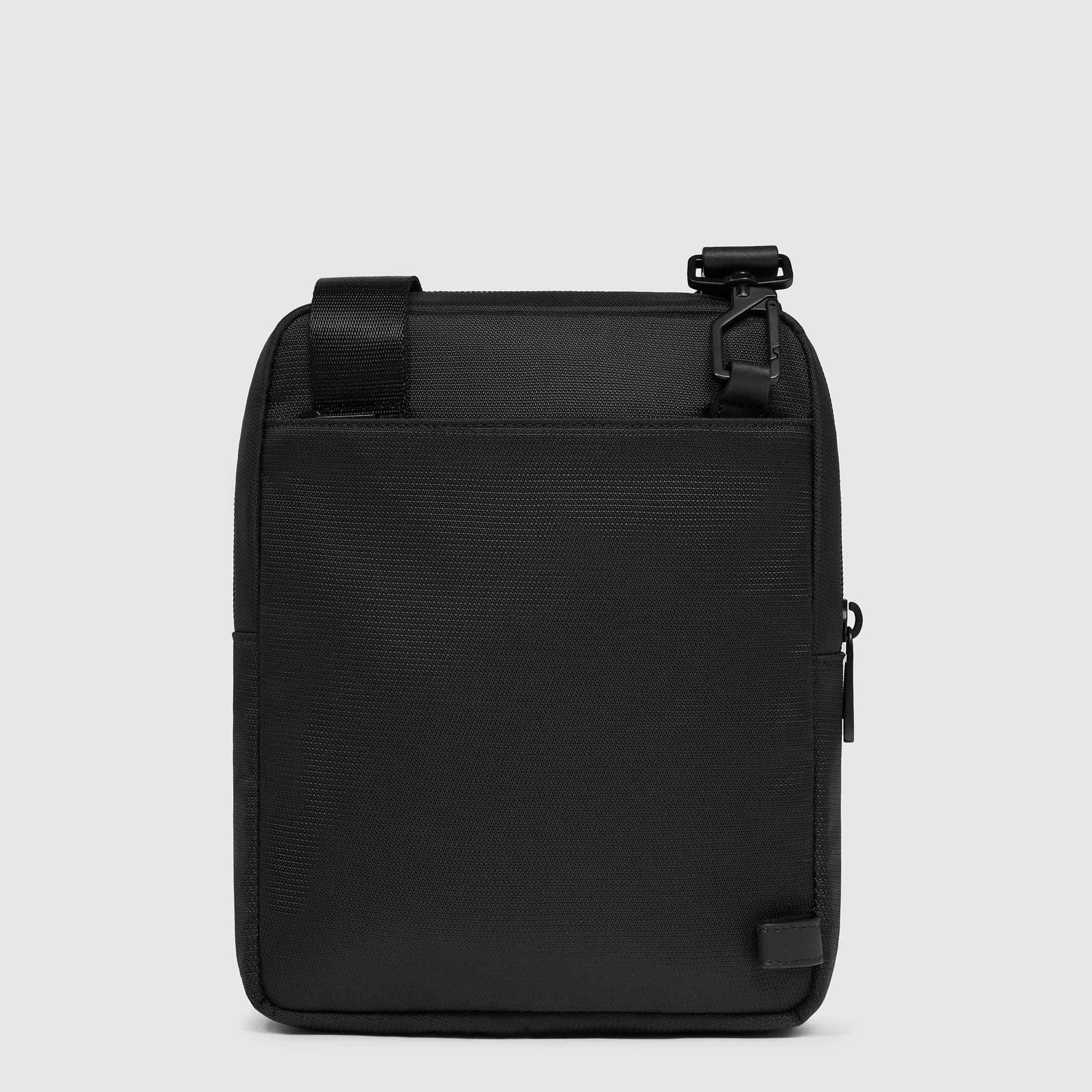 PIQUADRO Bolso porta iPad MINI de tela y piel, Negro, Talla única, Mini bolso | Correa extraíble, Compartimentos organizados, Dispositivos pequeños, Oficina y viajes de trabajo, Uso Diario