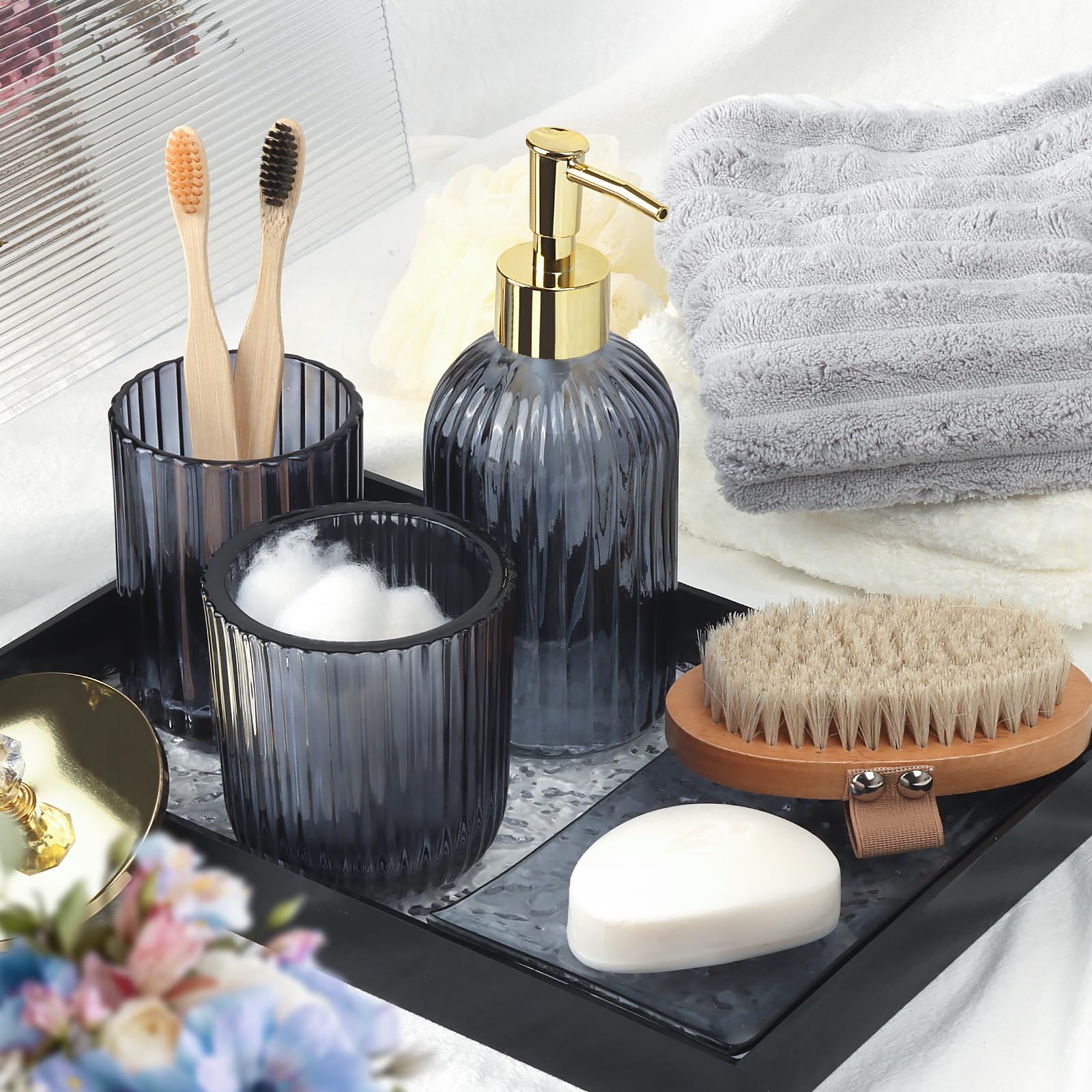 Kukikan Juego completo de accesorios de baño de vidrio azul – Juego completo de 4 piezas de tocador de vidrio con dispensador de jabón de loción, soporte para cepillo de dientes, bandeja de tocador y