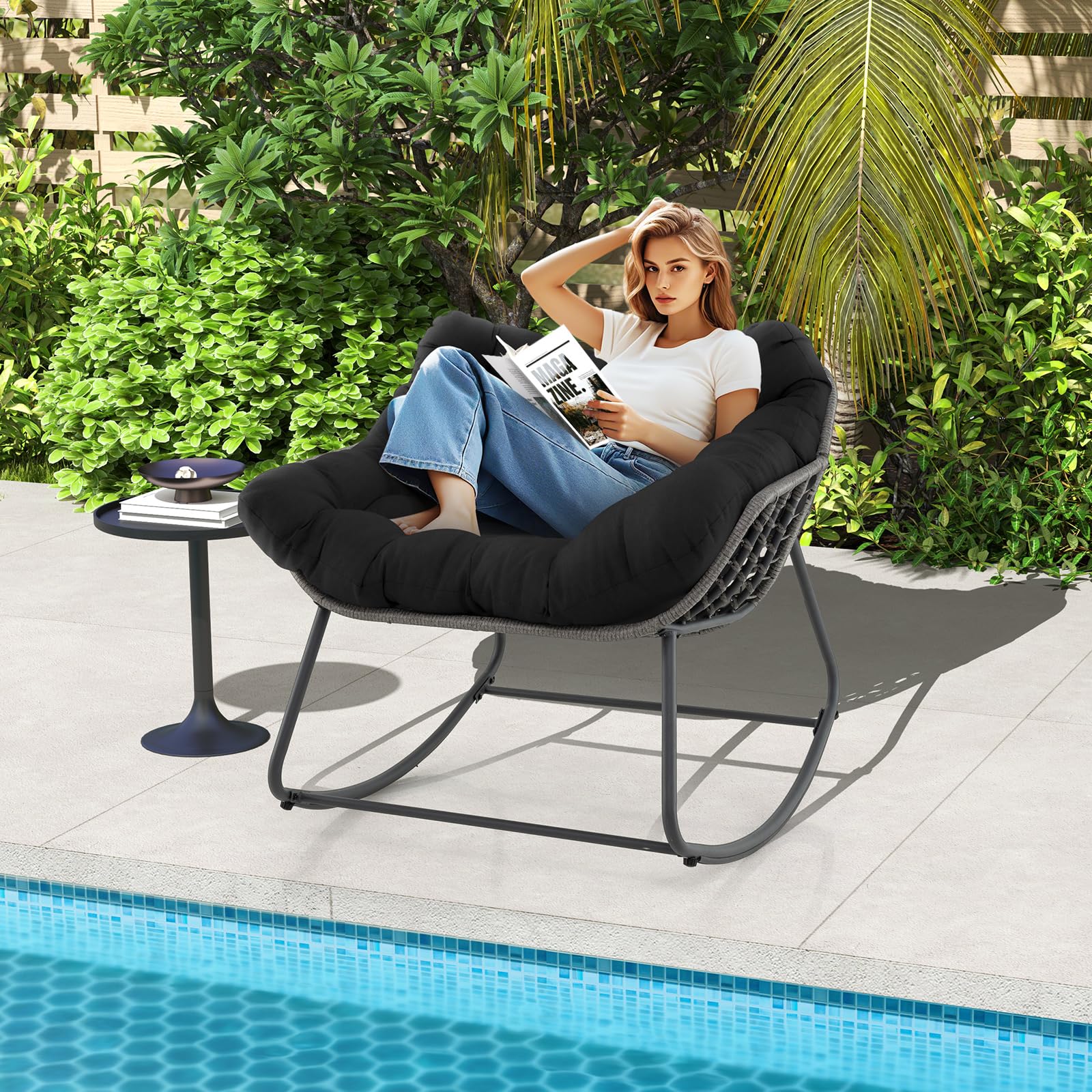 LIFEZEAL Sedia a dondolo da giardino, in rattan, per esterni, con cuscino imbottito, per balcone, veranda, soggiorno e terrazza (nero)