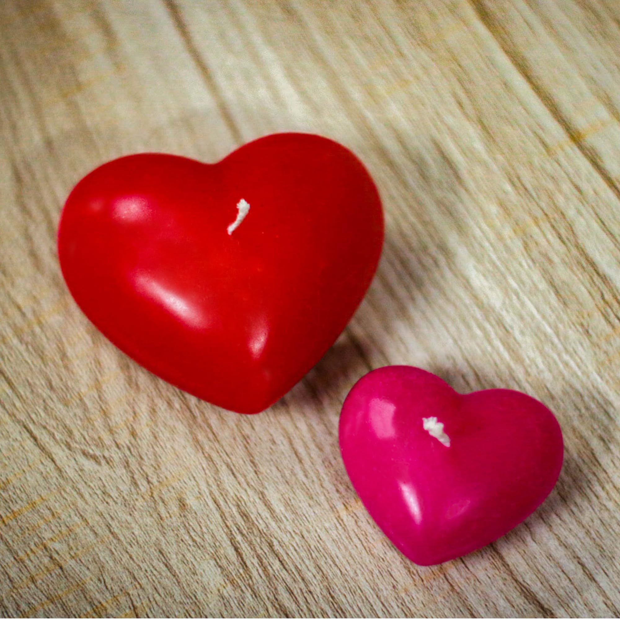 Urban Posh – 2 Heart-Shaped Scented Candles – Rose & Jasmine Aroma – Red & Pink – Romantic Valentine’s Gift – Paraffin Wax Decor for Home, Parties & Weddings