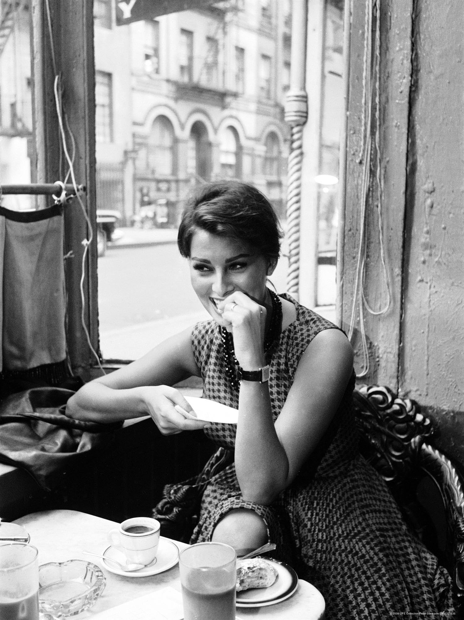 - AllPosters Wall Premium Photographic Print Sophia Loren by Peter Stackpole, 12x16