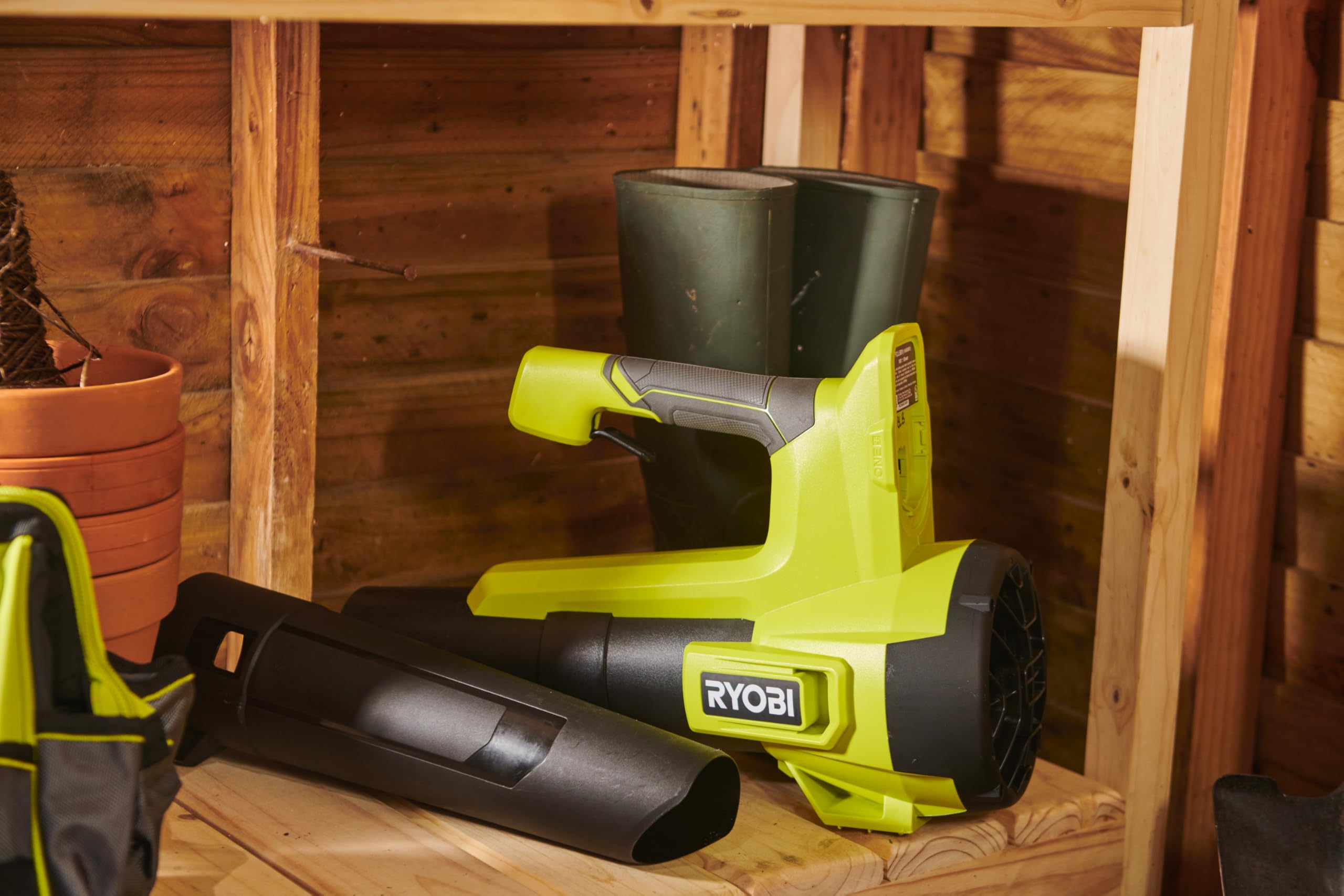 Ryobi RY18BLB-0 Soplador inalámbrico One+ de 18 V (batería y Cargador no incluidos) | RY18BLB-0, Hyper Green, diseño de ventilador axial, alta velocidad de aire, limpia hojas y desechos
