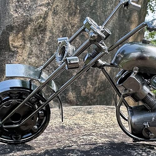 Vista 18 de Shadowvoxel Estatua de motocicleta de hierro, escultura de metal para decoración de oficina y hogar, regalo coleccionable para entusiastas