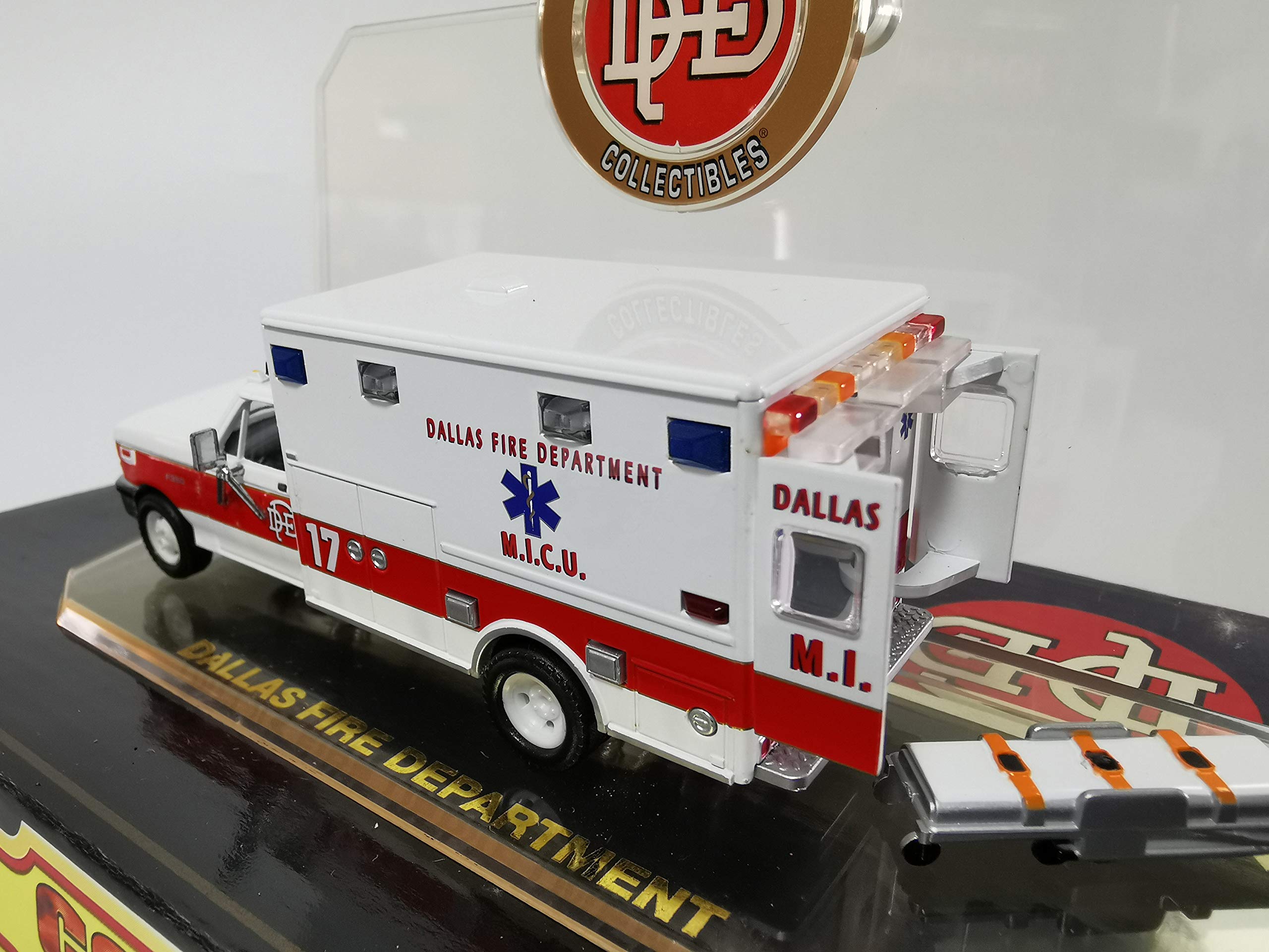 ACE HOBBY CODE 3 USA DALLAS FIRE DEPARTMENT M.I.C.U. AMBULANCE 1