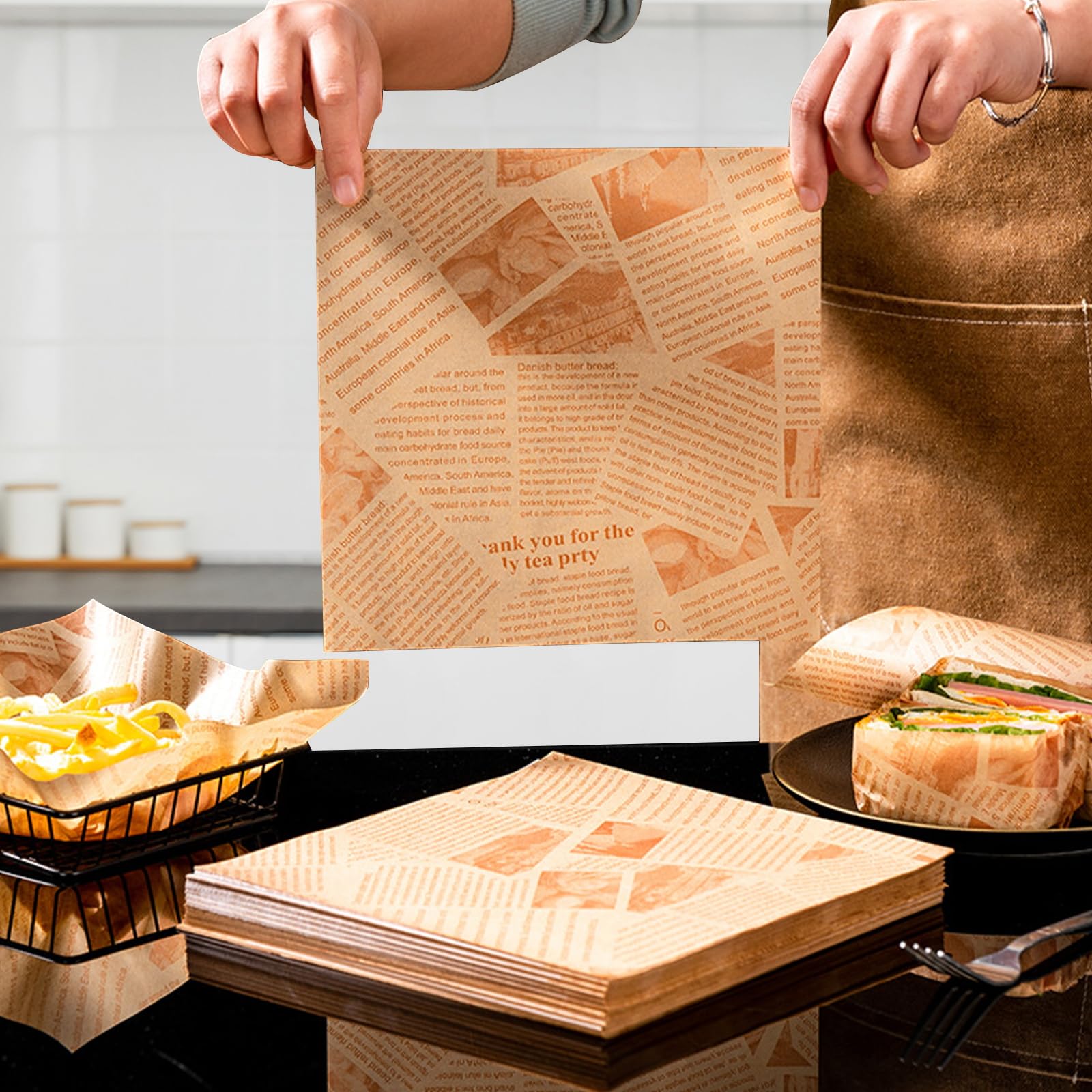 200 Blatt Deli Papierblätter, Backpapier Zeitungsoptik, Einweg Wrap Papier, Fettdichtes Papier für Lebensmittelkörbe, Brotpapier für Pommes Sandwich Burger Butterbrot Käse (15 x 15 cm)