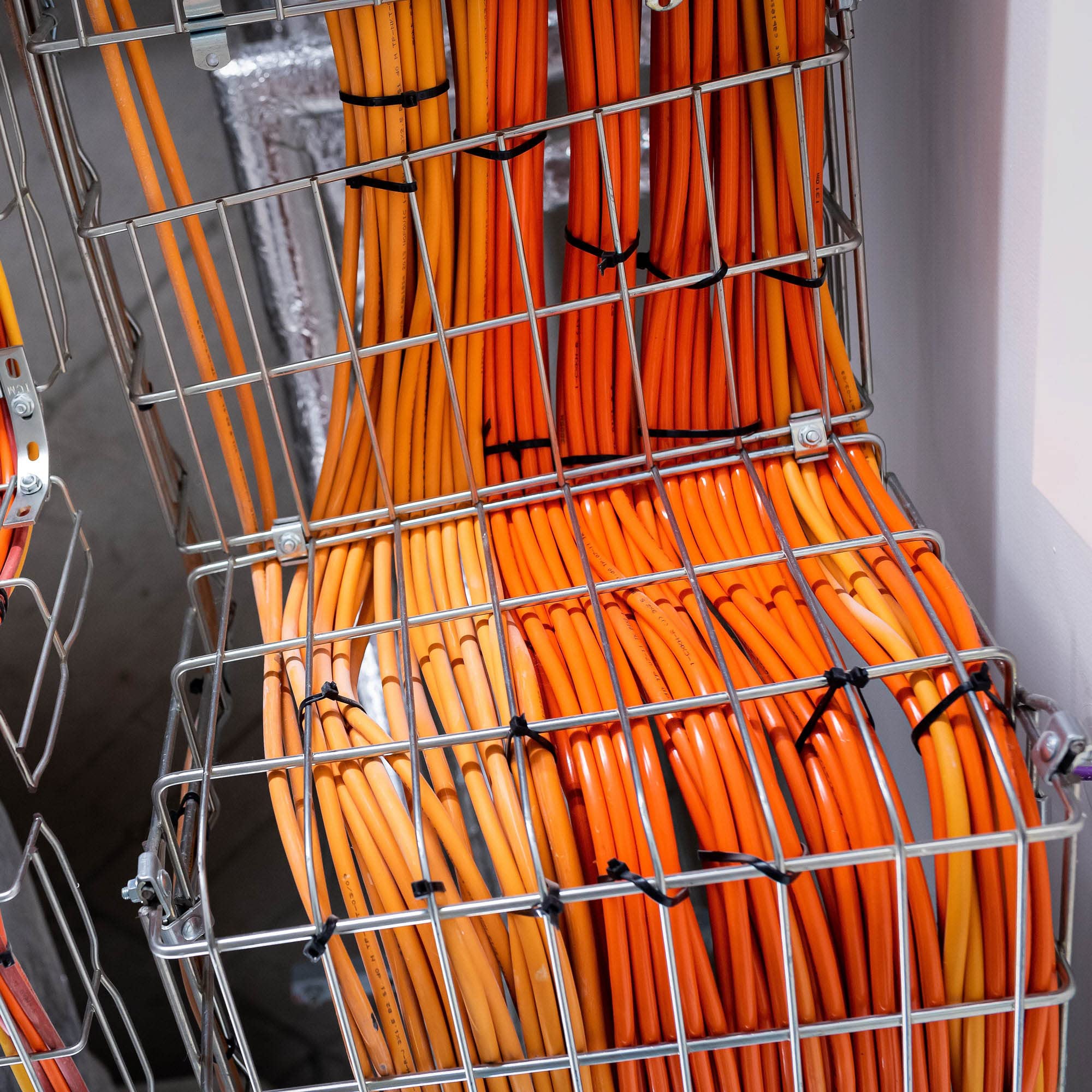 SeKi Cable de instalación PIMF S/FTP LSZH sin halógenos homologado según BauPVO Ethernet, cable de red LAN, 10 Gbit 1000 MHz AWG23/1, 50 m, color naranja