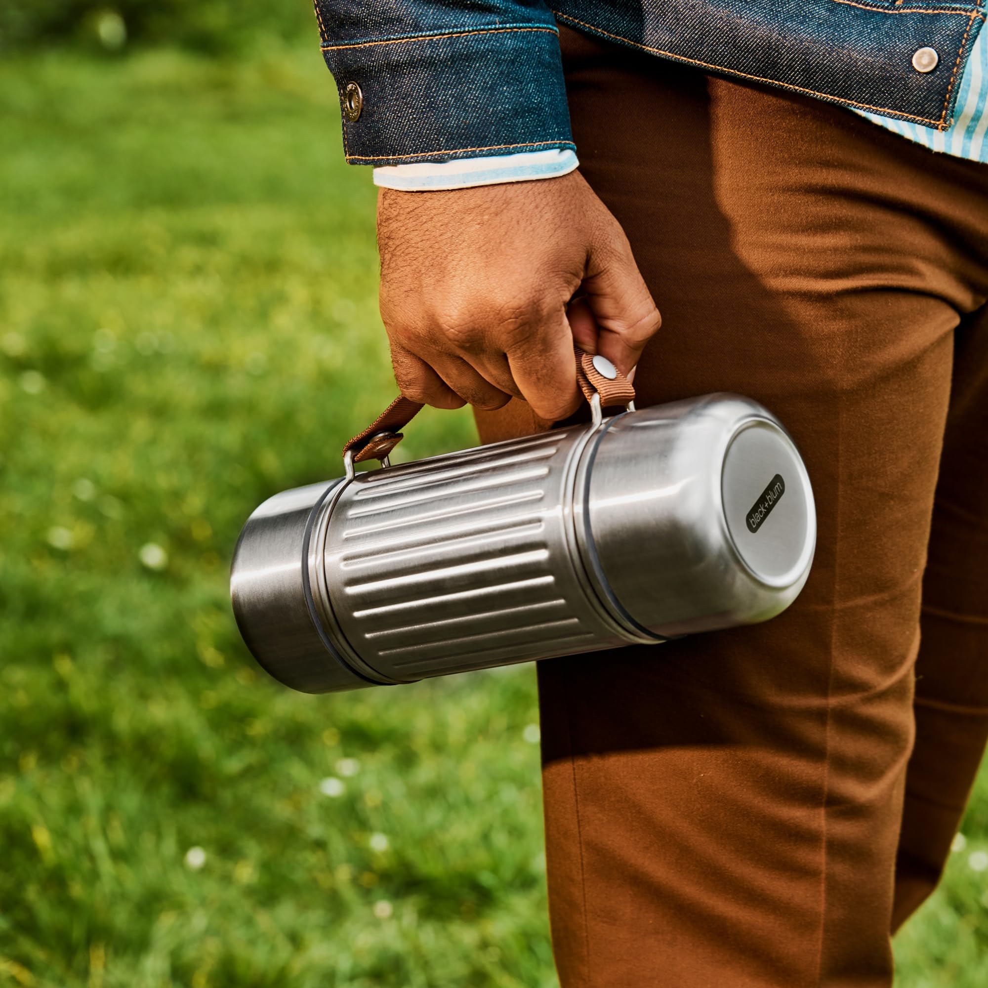 black+blum Explorer Duo borraccia termica con 2 tazze, acciaio inox 304 doppia parete 1 L, 24 ore caldo freddo, coperchio a prova di perdite, manico in nylon, bottiglia termica outdoor