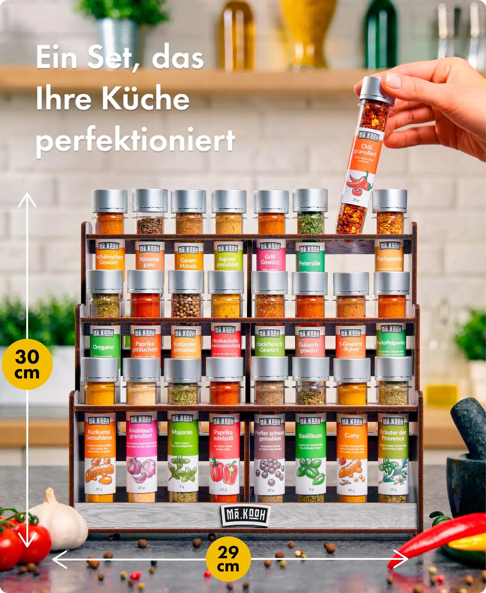 Mr. Kooh Gewürze Set - 24 Hochwertige Gewürzmischungen in Glasröhrchen mit Robustem Holzständer - 100% Natürliche BBQ Grillgewürze, Ideal als Exklusives Geschenkset für Feinschmecker