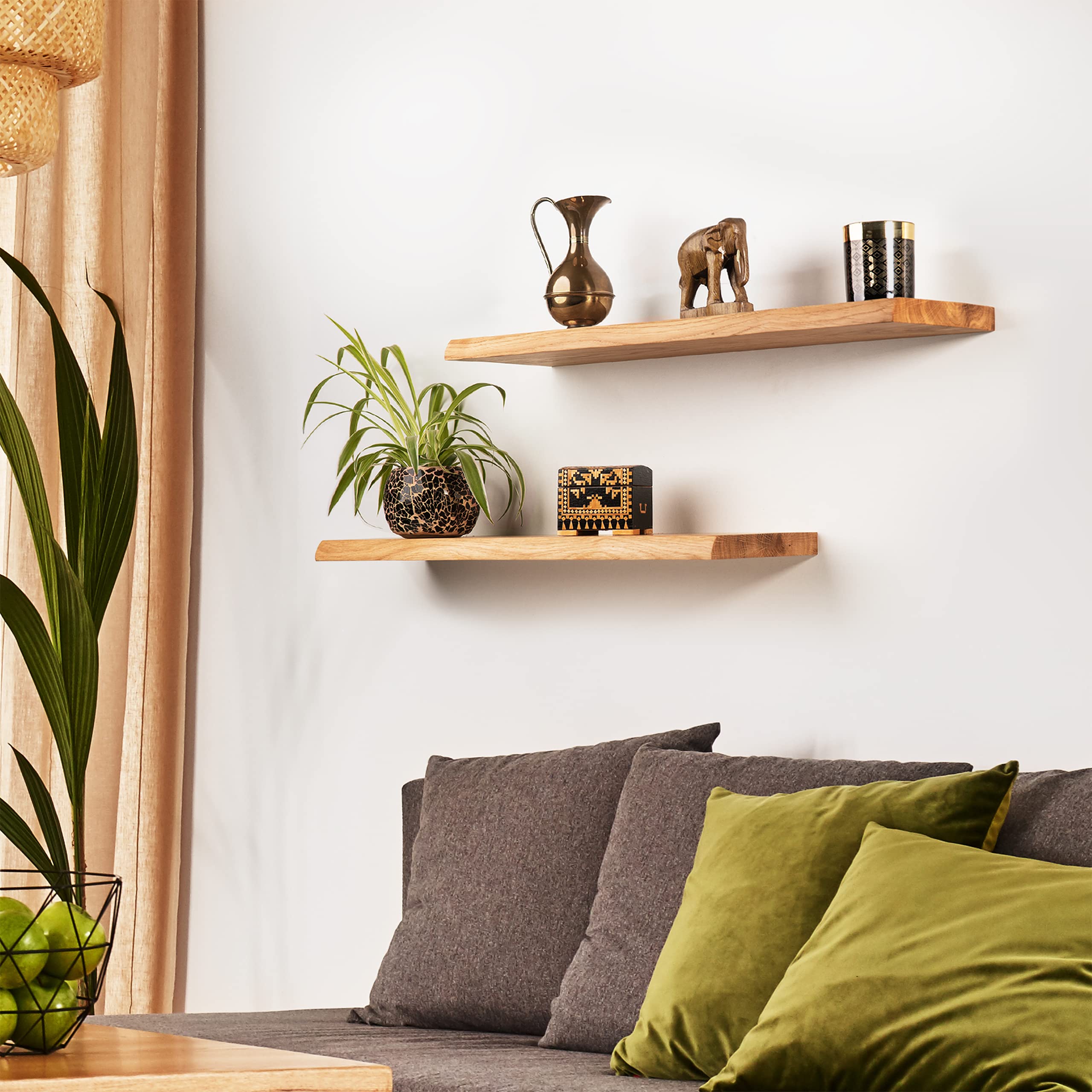 Heimatspäne Freischwebendes Regalbrett Baumkante 60cm [echtes Eichenholz] – Wandregal Eiche massiv – Echtholz Regal inkl. Montagematerial – Wandboard Holz rustikal in echter Handarbeit gefertigt