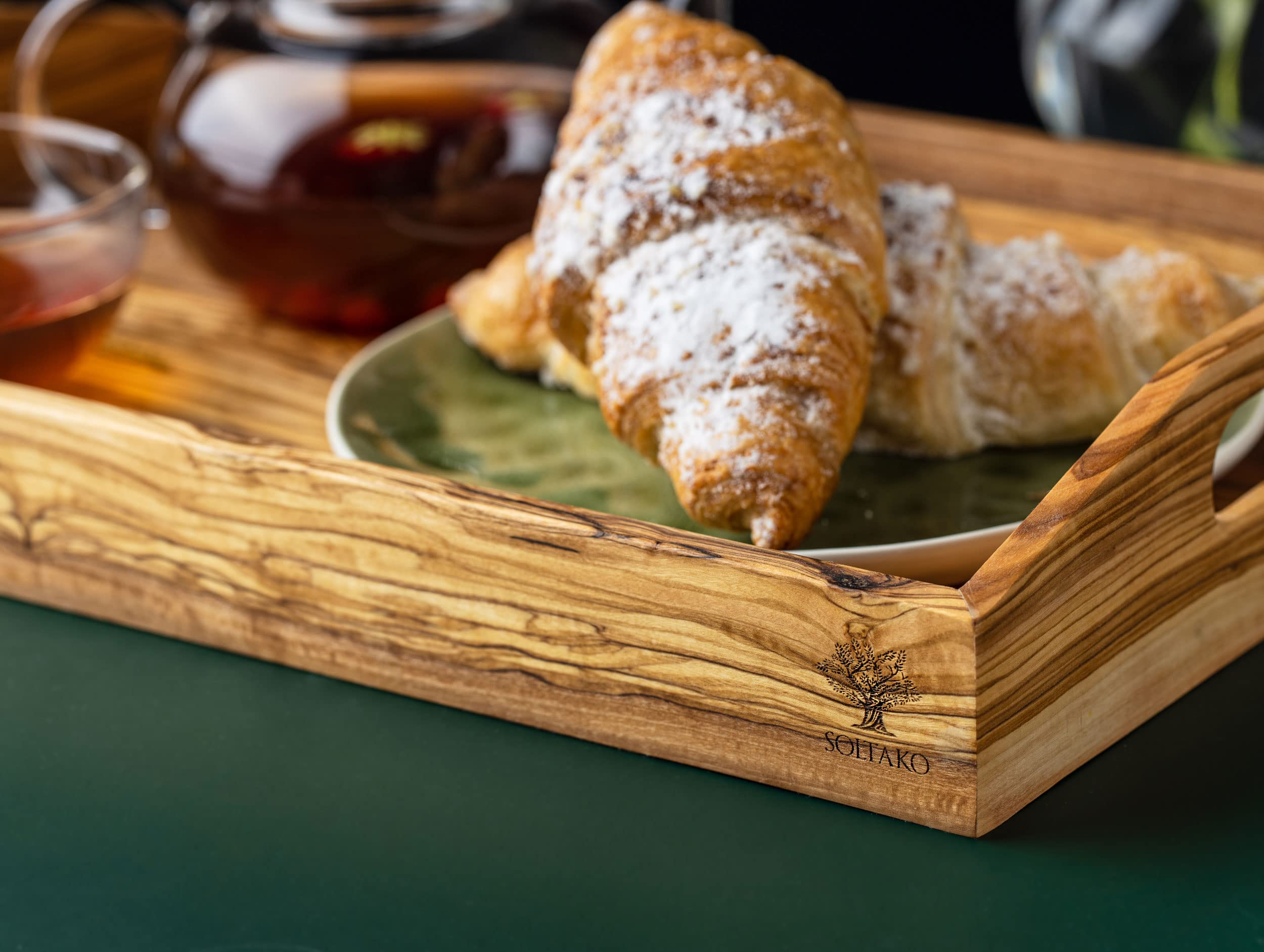 SOLTAKO Plateau de Service en Bois d’Olivier, Set de Plateaux de Petit-déjeuner, collation, Boissons, Nourriture, Plateau de présentation avec Deux Poignets et rebords en Bois d’Olivier Naturel