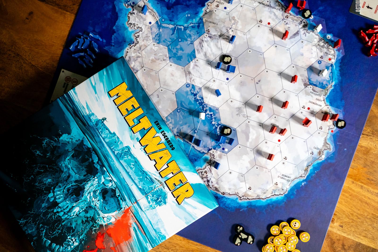 Capstone Games | Meltwater | Gra Planszowa, Strategia Przetrwania Na Antarktydzie Bez Kości | 2 Graczy | 60 Minut