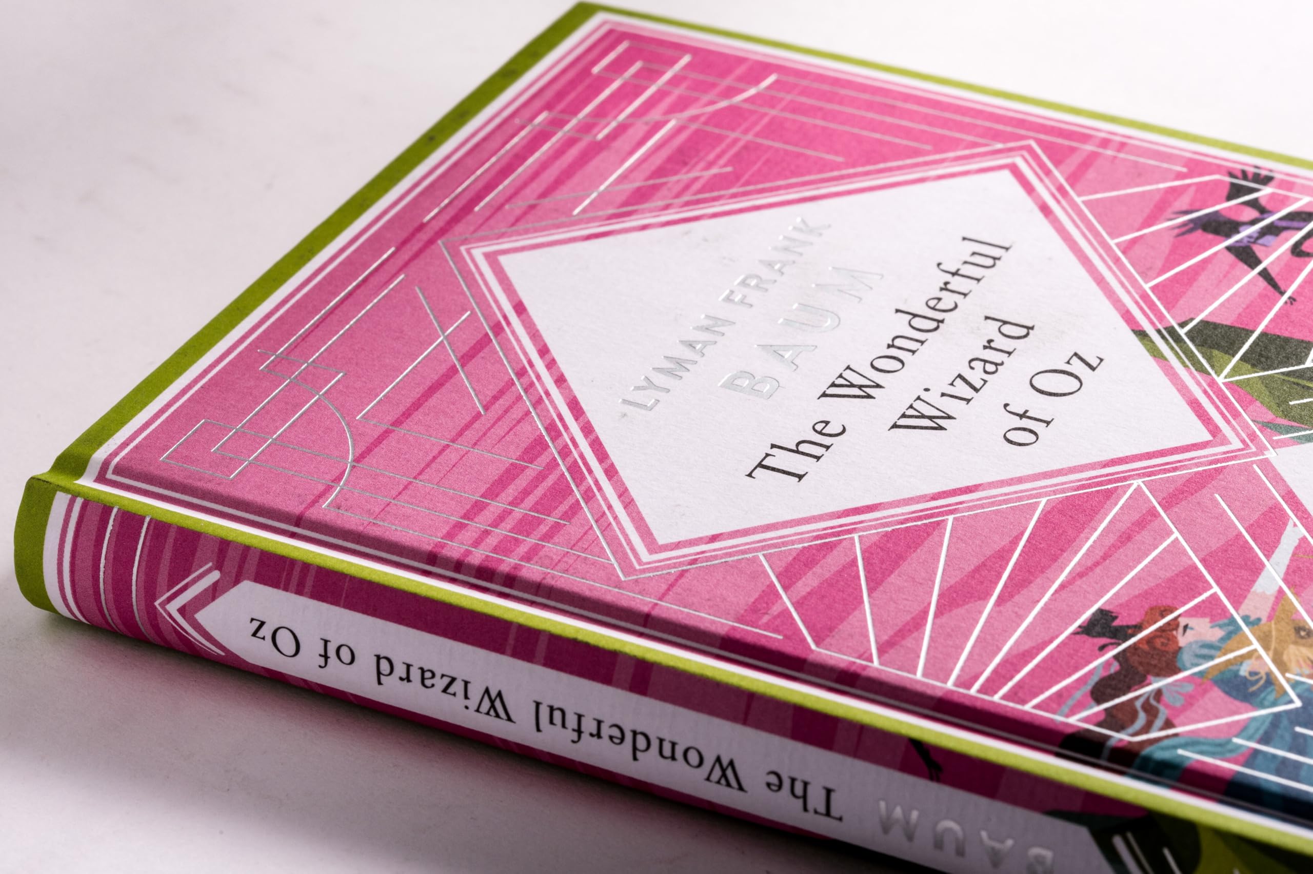 Baum - The Wizard of Oz. English Edition: A special edition hardcover embossed with silver foil. The original tale that created the world of Wicked: 8
