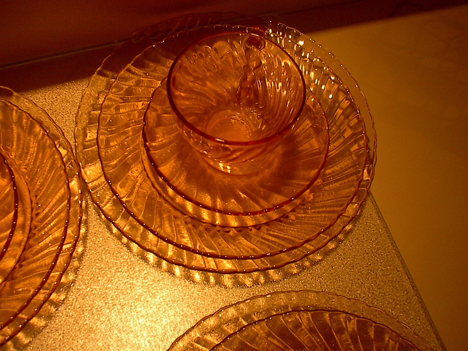 4 Piece Arcoroc France Pink Swirl Depression Glass Place Setting The Pieces Include 1 9 Plate 1 8 Salad Plate 1 5 1 4 Saucer And 1 Tea Cup Buy Online In Colombia At Desertcart