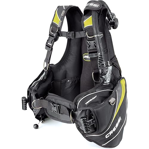 Cressi Lightest Travel Scuba Diving BCD - Folds Completely to Save Space - Fully Accessorised: 8 D-Rings, 2 Wide Side Pockets, 2 Rear Trim Pockets - High Lift Capacity - Travelight: Designed in Italy