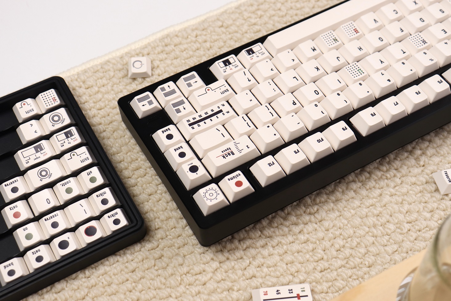 Amazon.com: Hunfuthr PBT Milky White Custom Minimalist Keycaps Set