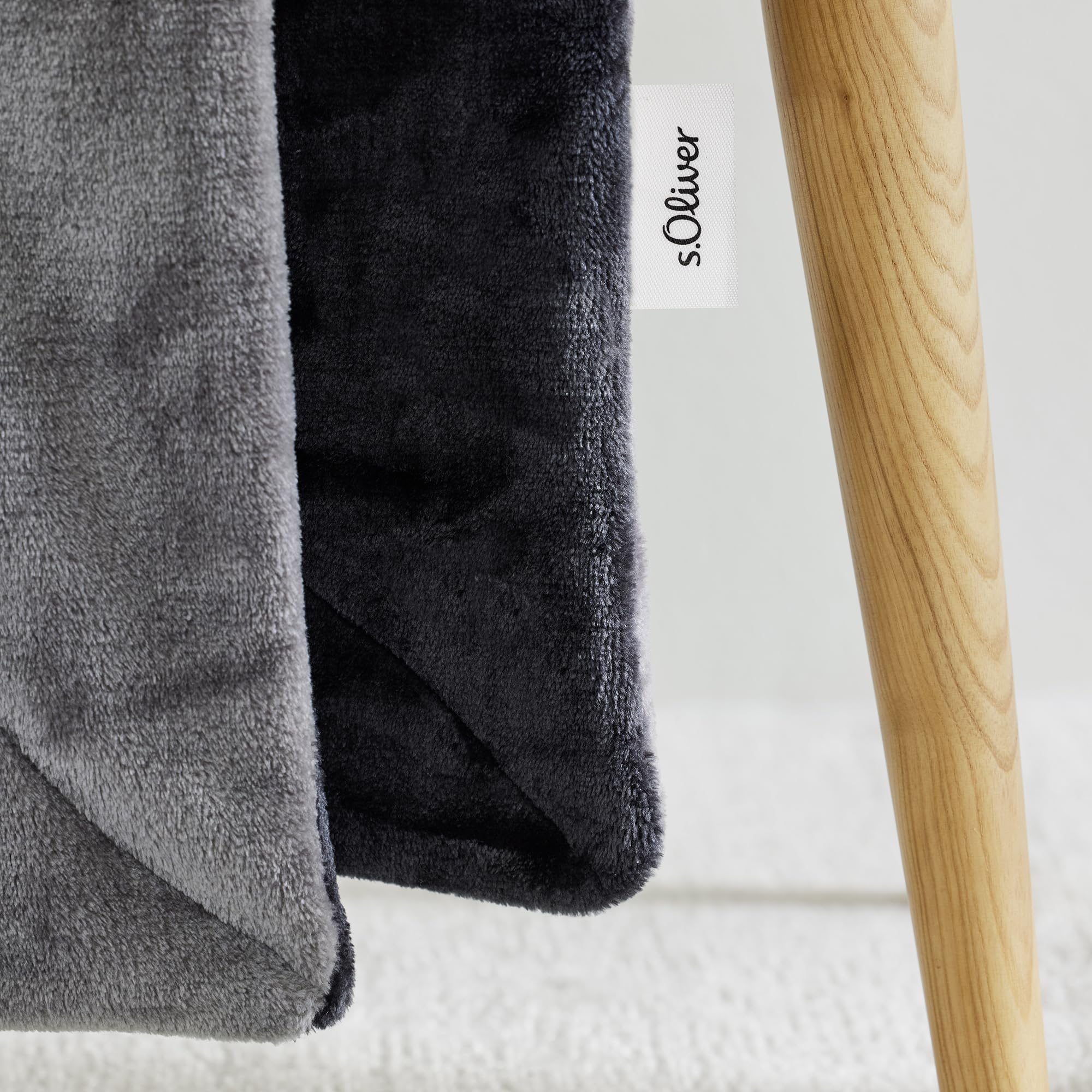 s.Oliver Doublesoft Kuscheldecke 150x200 - super kuschelig & warm, Polyesterflausch Decke dunkelgrau grau