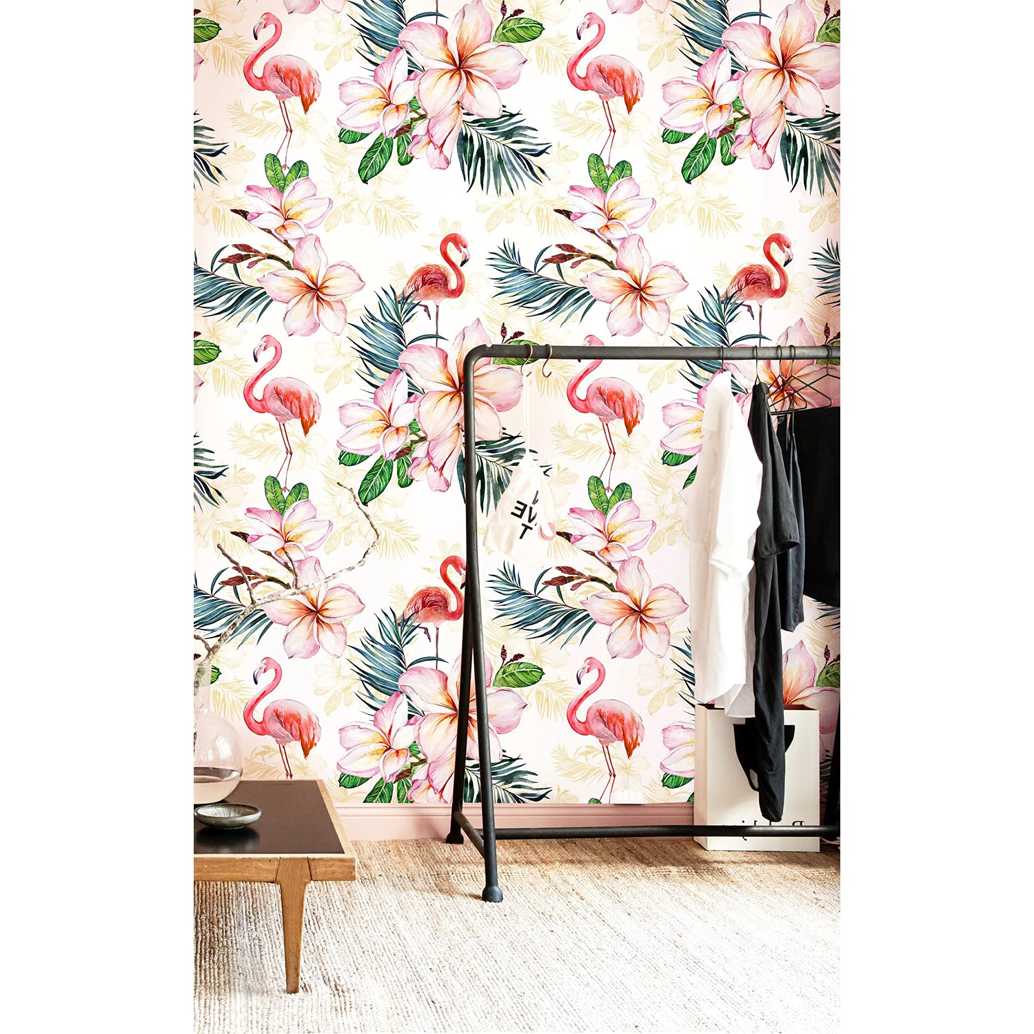Papier peint flamant tropical pour masquer les défauts d'un mur de salon 290x290