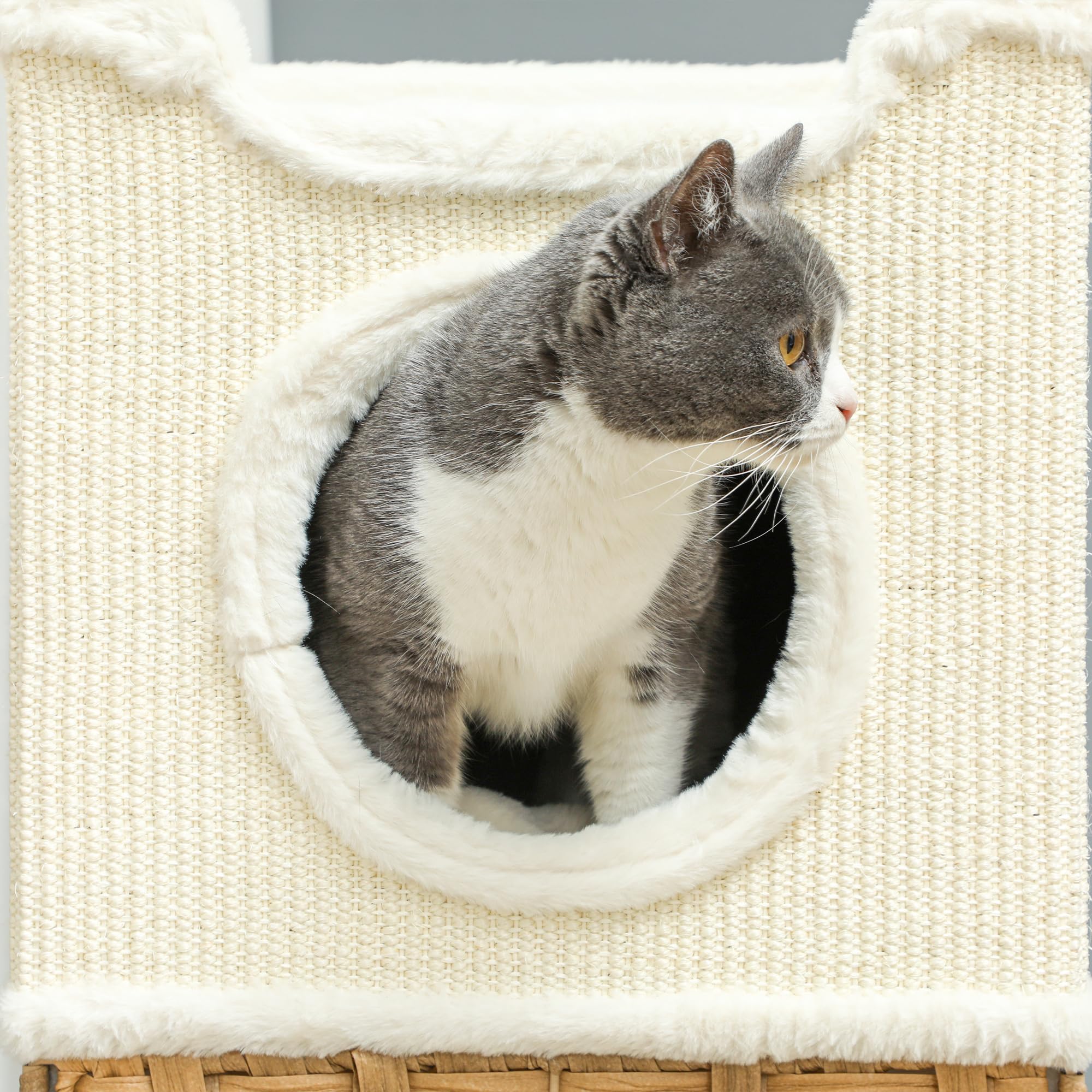 PawHut Niche pour Chat d'intérieur à 3 Niveaux avec Plateau supérieur Ouvert, Tour pour Chat, tonneau à gratter en sisal pour Animaux jusqu'à 6 kg, 41 x 41 x 75,5 cm, crème