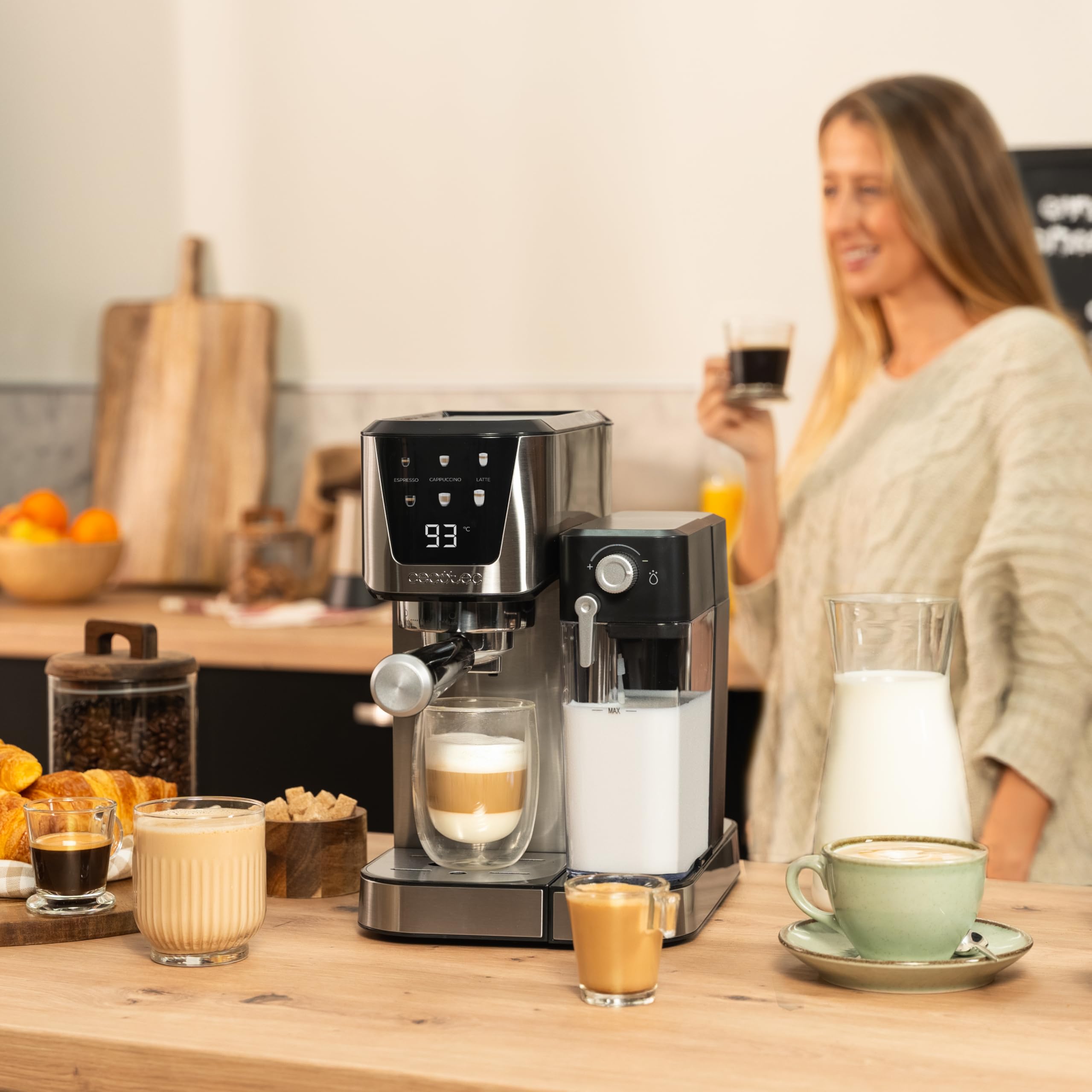 Cecotec Półautomatyczny ekspres do kawy Power Espresso 20 Cream. 1350 W, półautomatyczny, 20 bar, termoblok, zbiornik na mleko 700 ml, zbiornik na wodę 1 l, system aromatów Force