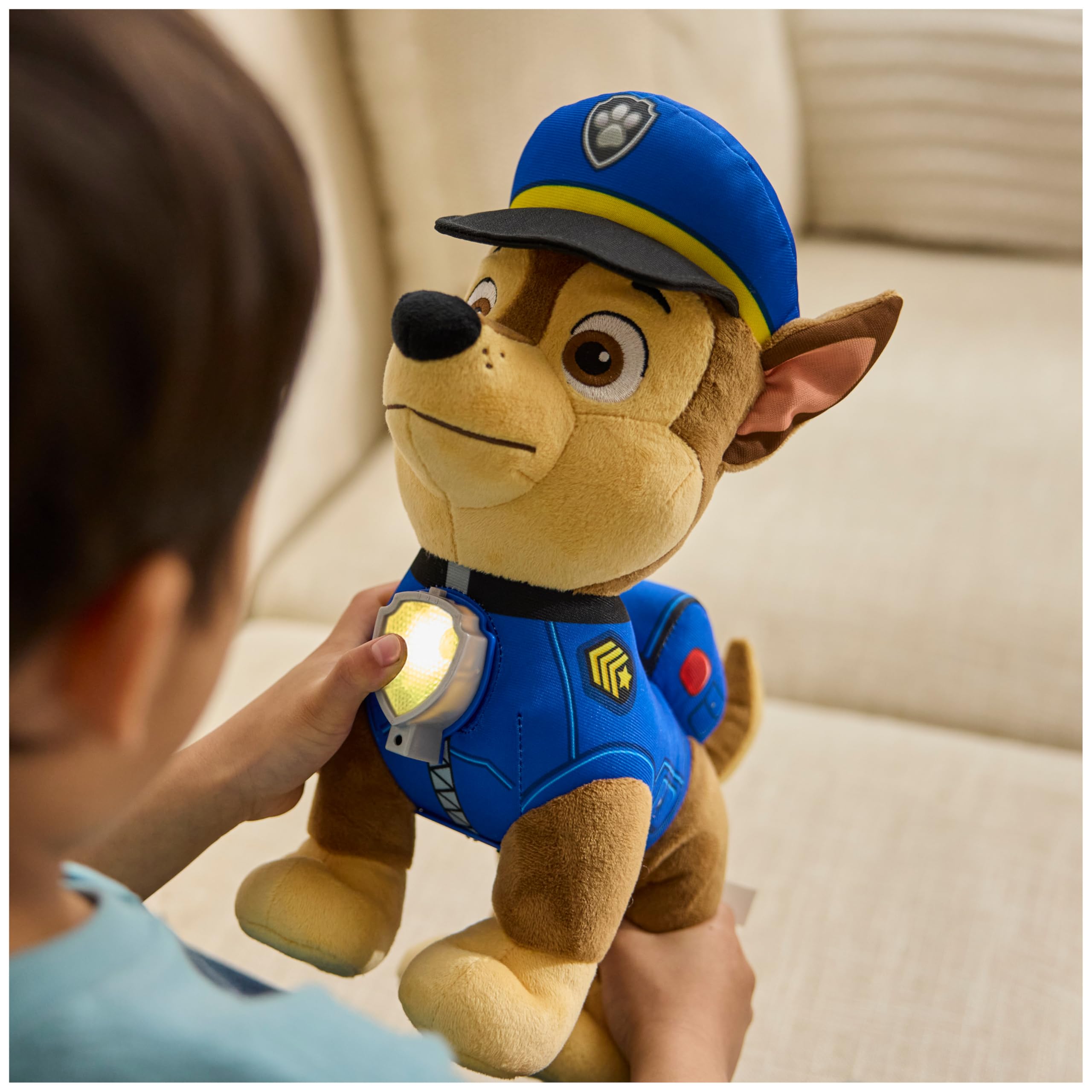 Paw Patrol Room Patrol Chase interaktywna pluszowa zabawka z ponad 75 dźwiękami, świecącymi odznakami i 3 trybami zabawy, zabawki dla dzieci dla chłopców i dziewcząt w wieku od 3 lat