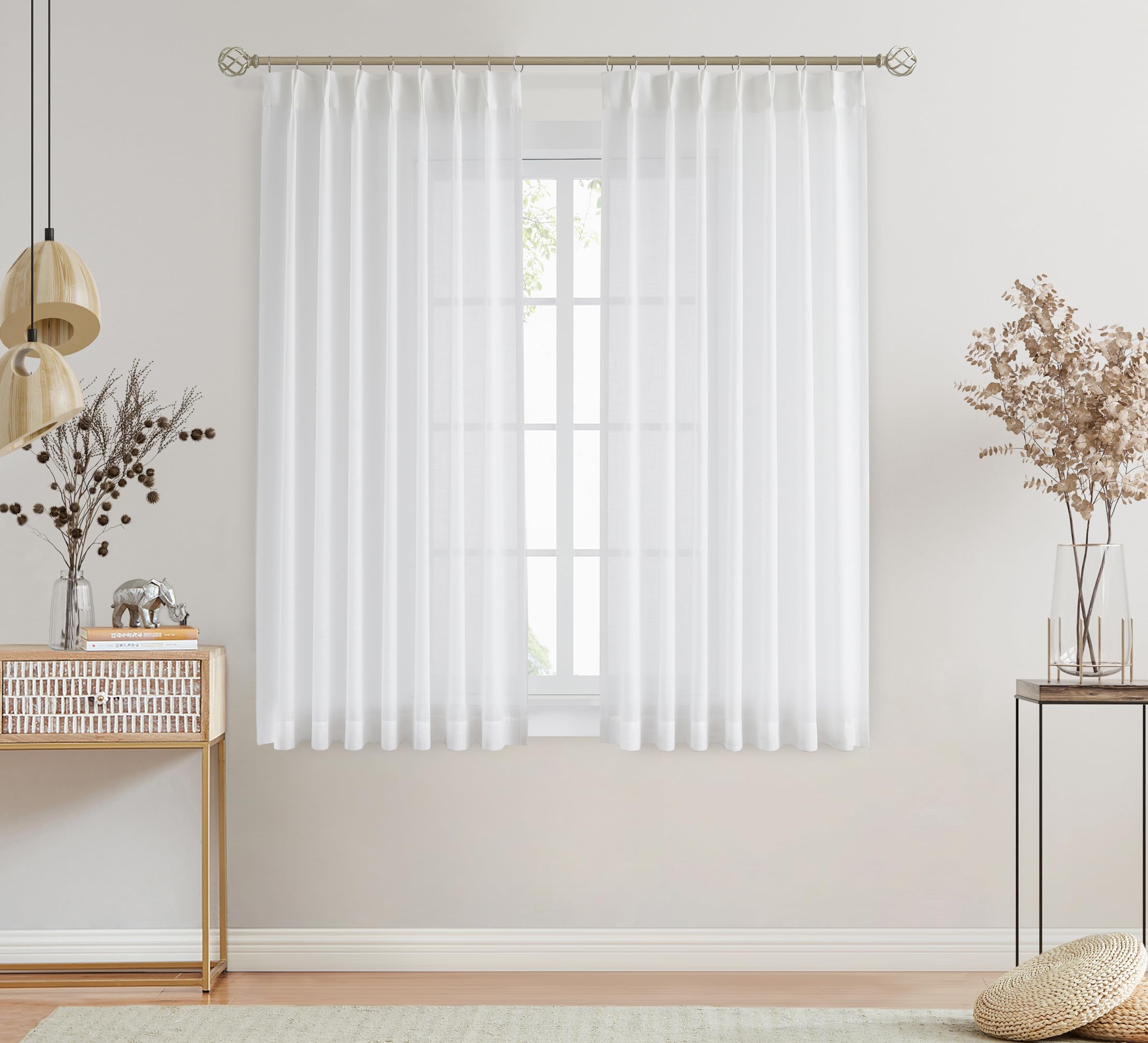 Rideaux transparents blancs pour corriger le vis-à-vis du salon
