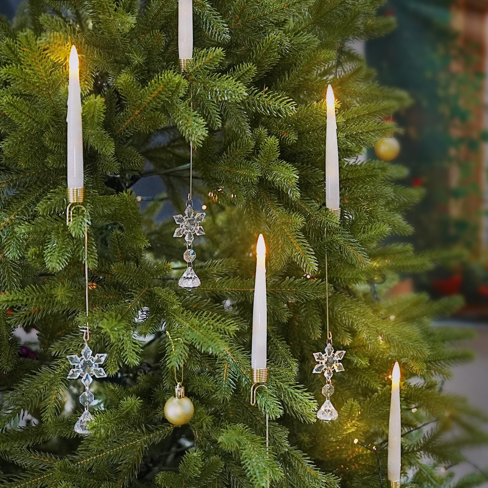 12 candele coniche natalizie a LED, a batteria, tremolanti con timer remoto, candele senza fiamma per Natale, casa, feste, regalo di compleanno, con gancio a sfera di cristallo a forma di fiocco di