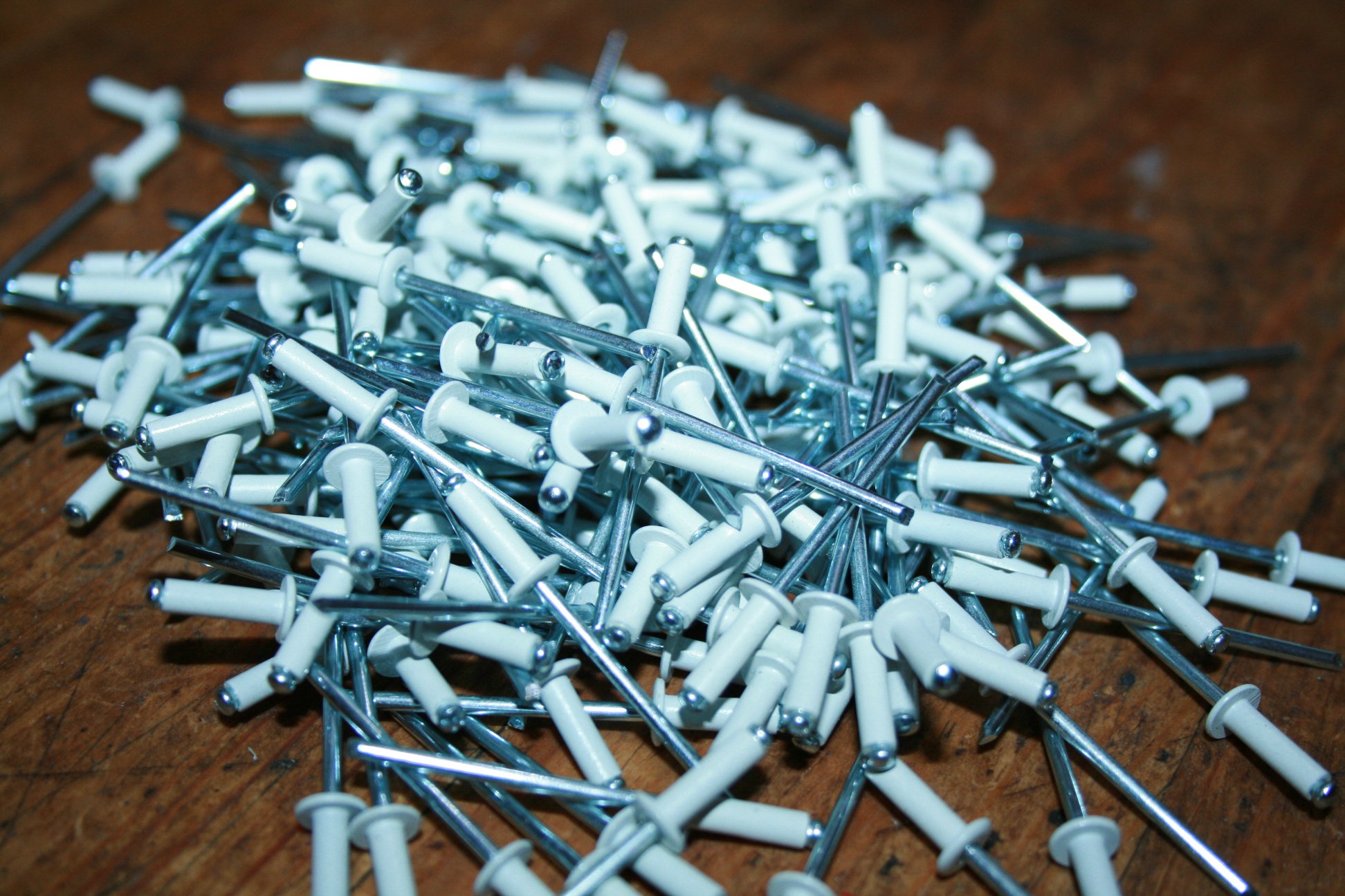 Pentech Moulding Co Ltd White 3Mm X 6Mm Standard Flange Blind Dome Head Pop Rivets Aluminium Steel Rivet Ral 9016