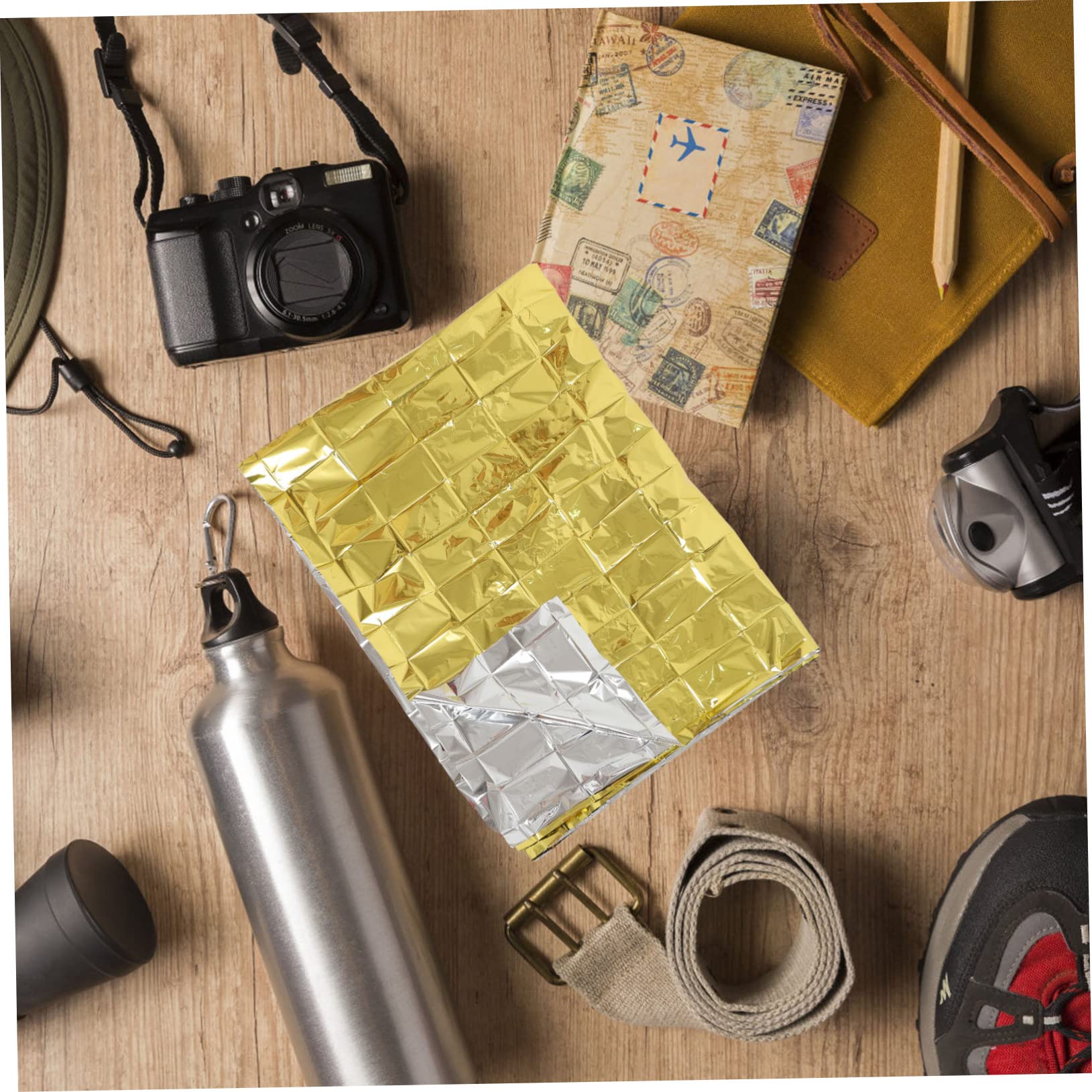 KOMBIUDA 10piezas De Emergencia Térmica Aislante Compacto para Acampada y Actividades Al Aire Protección Climas Adversos Doble Cara y Dorada