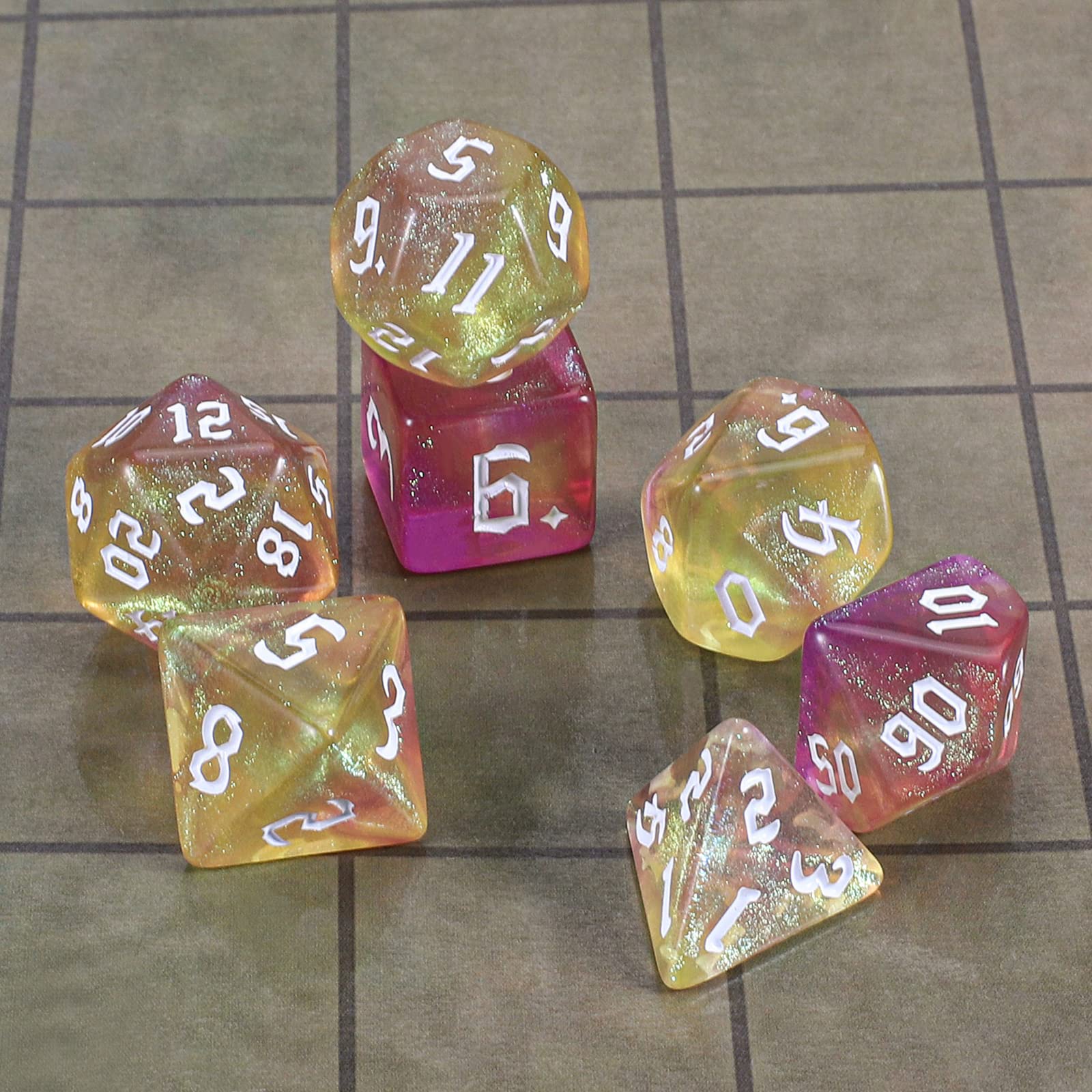 QMAY Juego de dados DND Dados Poliédricos - 7 piezas para Dungeon y Dragons MTG RPG D&D D20, D12, D10, D%, D8, D6, D4 (amarillo mezclado con púrpura + brillo)